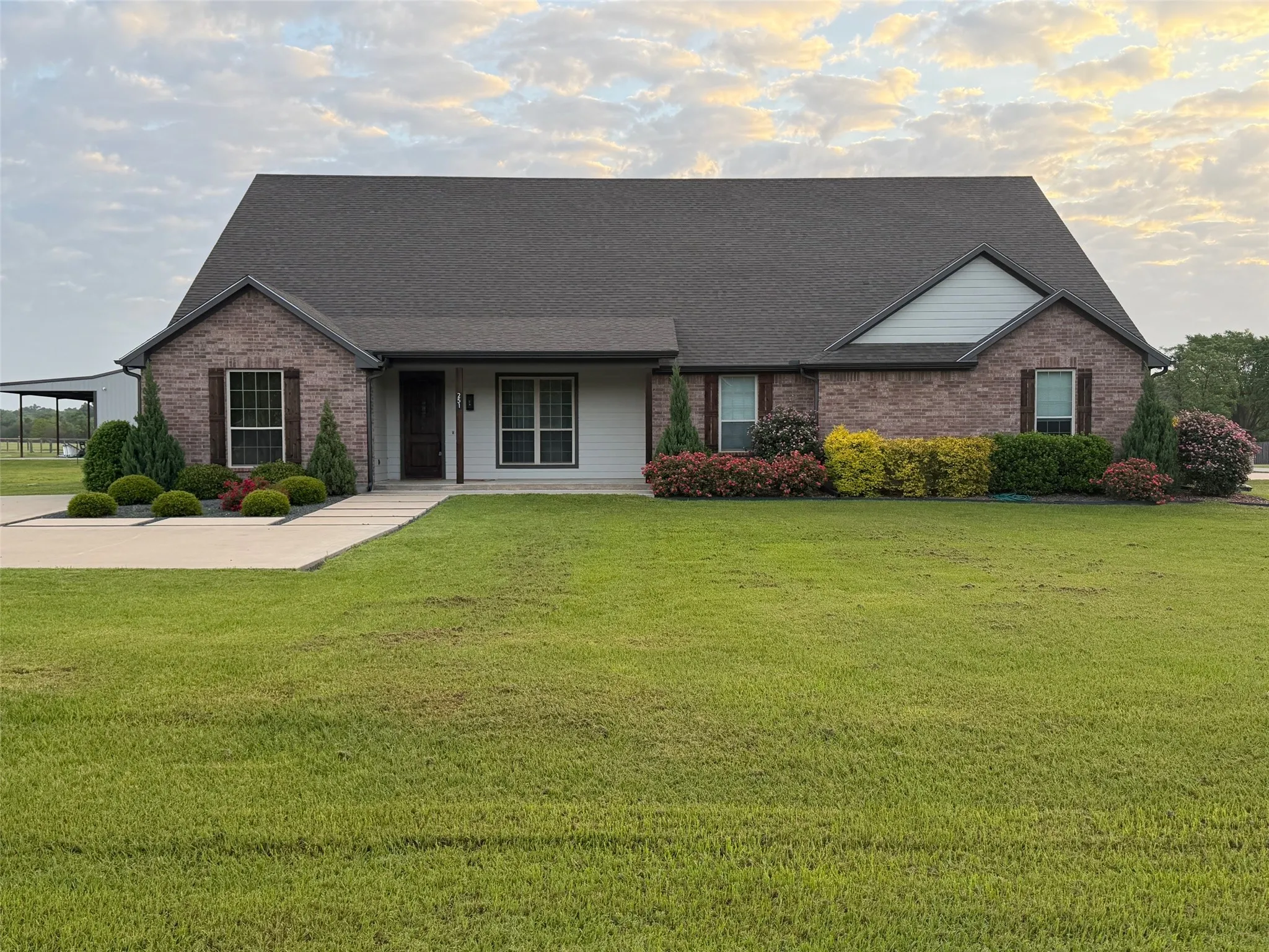 Single Family Residence For Sale in Rains County , 251 Rs County Road 3430, Emory, Texas 75440, 5 Bedroom, 5 Bathroom, 2 Garage spaces, 4,887 Sqft, built in 2015, Preowned, mls#21220149, Real Estate Agent in Emory, Homes For Sale in Rains county, Homes For Sale in Emory, Realtor in Emory Texas, Real Estate Brokerage Independent Realty Texas, Luminita Cordes Realtor