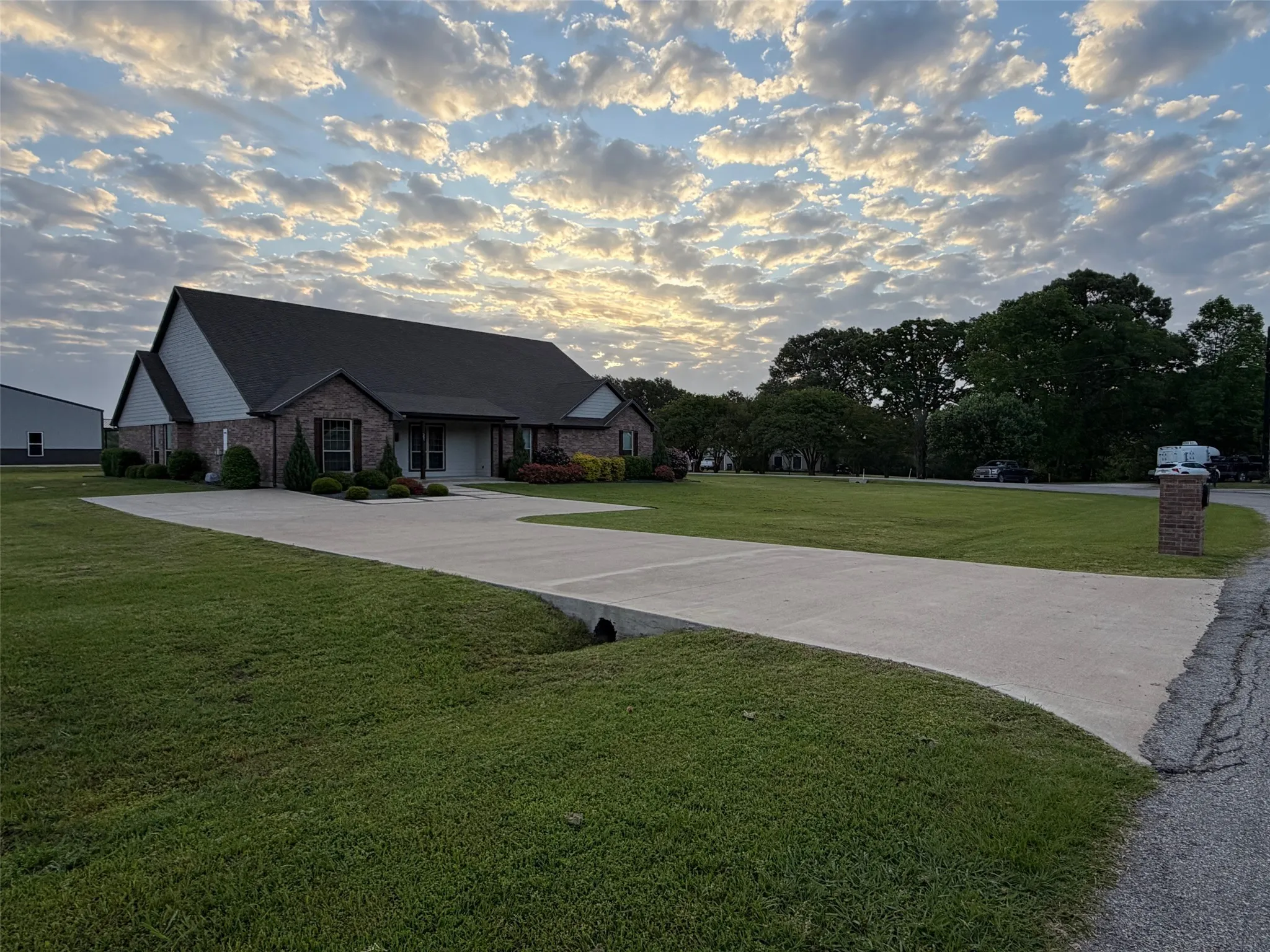Single Family Residence For Sale in Rains County , 251 Rs County Road 3430, Emory, Texas 75440, 5 Bedroom, 5 Bathroom, 2 Garage spaces, 4,887 Sqft, built in 2015, Preowned, mls#21220149, Real Estate Agent in Emory, Homes For Sale in Rains county, Homes For Sale in Emory, Realtor in Emory Texas, Real Estate Brokerage Independent Realty Texas, Luminita Cordes Realtor
