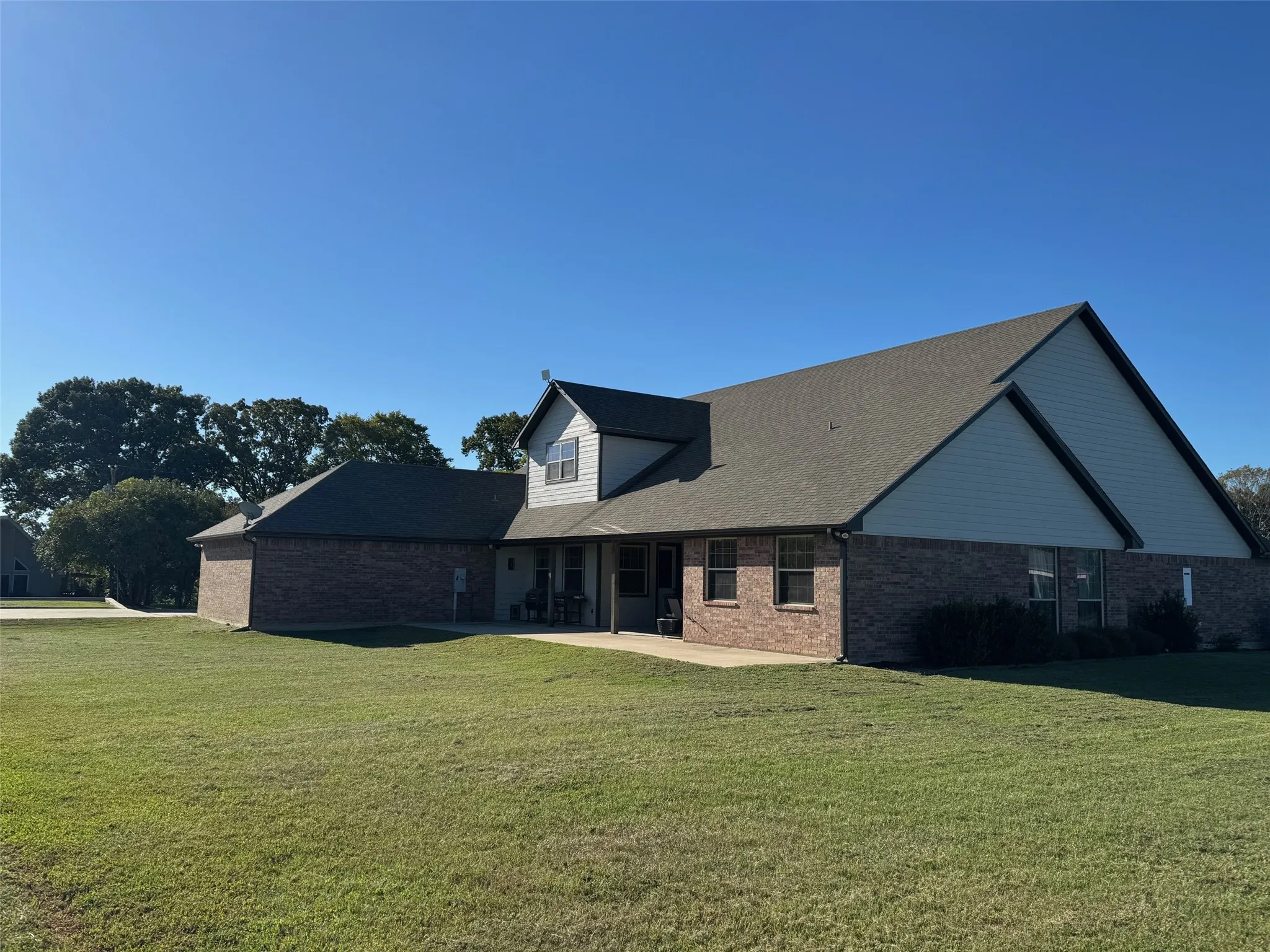 Single Family Residence For Sale in Rains County , 251 Rs County Road 3430, Emory, Texas 75440, 5 Bedroom, 5 Bathroom, 2 Garage spaces, 4,887 Sqft, built in 2015, Preowned, mls#21220149, Real Estate Agent in Emory, Homes For Sale in Rains county, Homes For Sale in Emory, Realtor in Emory Texas, Real Estate Brokerage Independent Realty Texas, Luminita Cordes Realtor