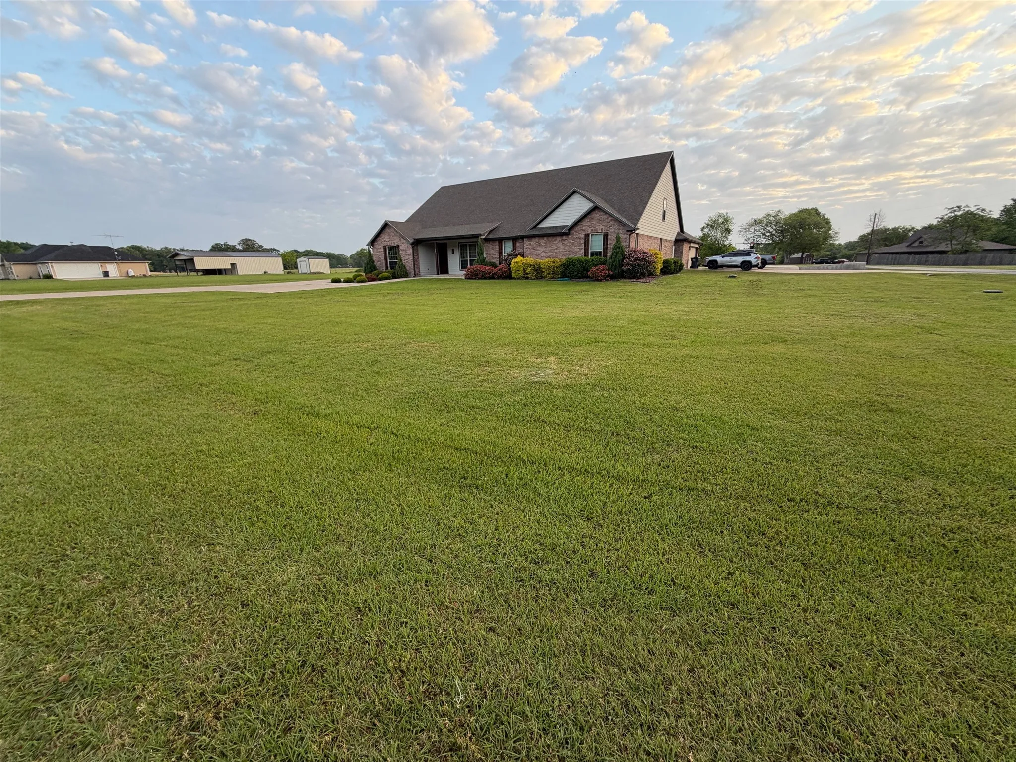 Single Family Residence For Sale in Rains County , 251 Rs County Road 3430, Emory, Texas 75440, 5 Bedroom, 5 Bathroom, 2 Garage spaces, 4,887 Sqft, built in 2015, Preowned, mls#21220149, Real Estate Agent in Emory, Homes For Sale in Rains county, Homes For Sale in Emory, Realtor in Emory Texas, Real Estate Brokerage Independent Realty Texas, Luminita Cordes Realtor