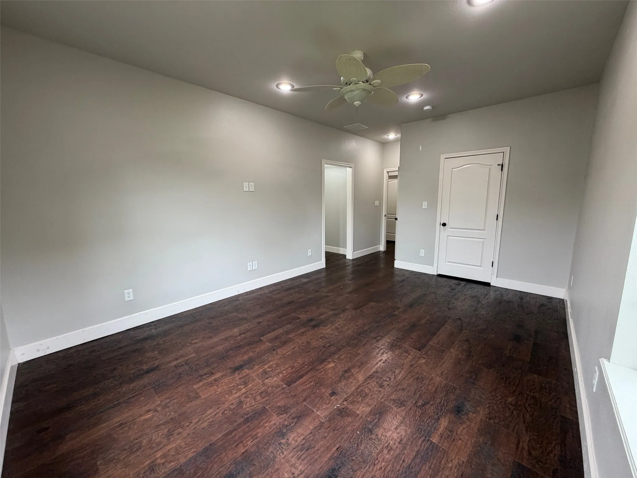 Single Family Residence For Sale in Rains County , 251 Rs County Road 3430, Emory, Texas 75440, 5 Bedroom, 5 Bathroom, 2 Garage spaces, 4,887 Sqft, built in 2015, Preowned, mls#21220149, Real Estate Agent in Emory, Homes For Sale in Rains county, Homes For Sale in Emory, Realtor in Emory Texas, Real Estate Brokerage Independent Realty Texas, Luminita Cordes Realtor