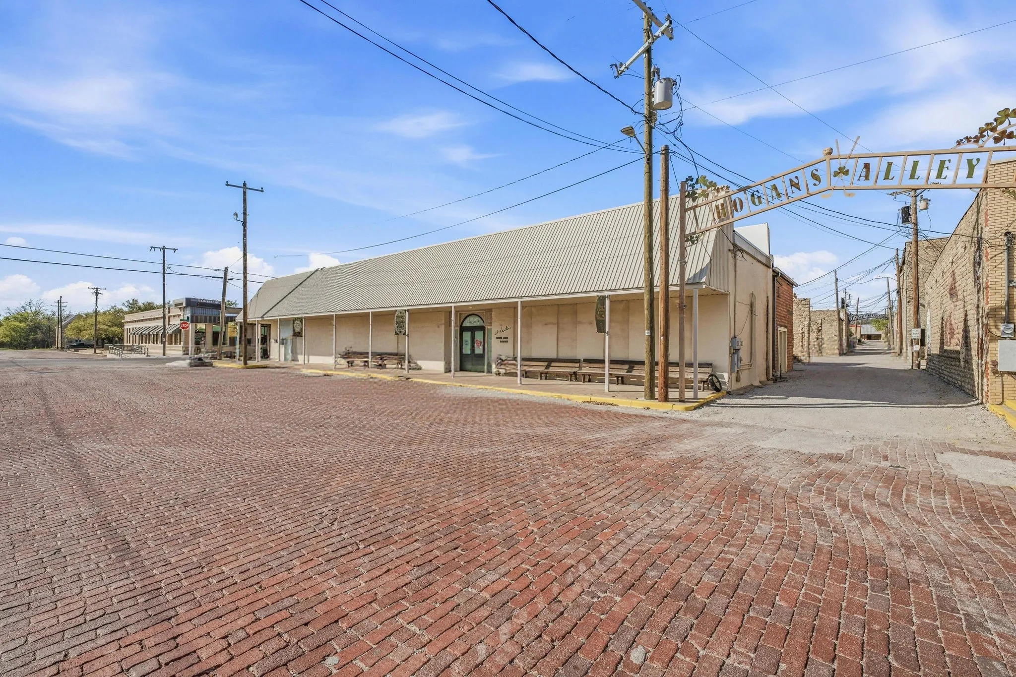 Retail For Sale in Erath County , 127 S Patrick Street, Dublin, Texas 76446, 0, 0, Garage spaces, 0 Sqft, built in 1920, Preowned, mls#21219800, Real Estate Agent in Dublin, Homes For Sale in Erath county, Homes For Sale in Dublin, Realtor in Dublin Texas, Real Estate Brokerage Independent Realty Texas, Luminita Cordes Realtor