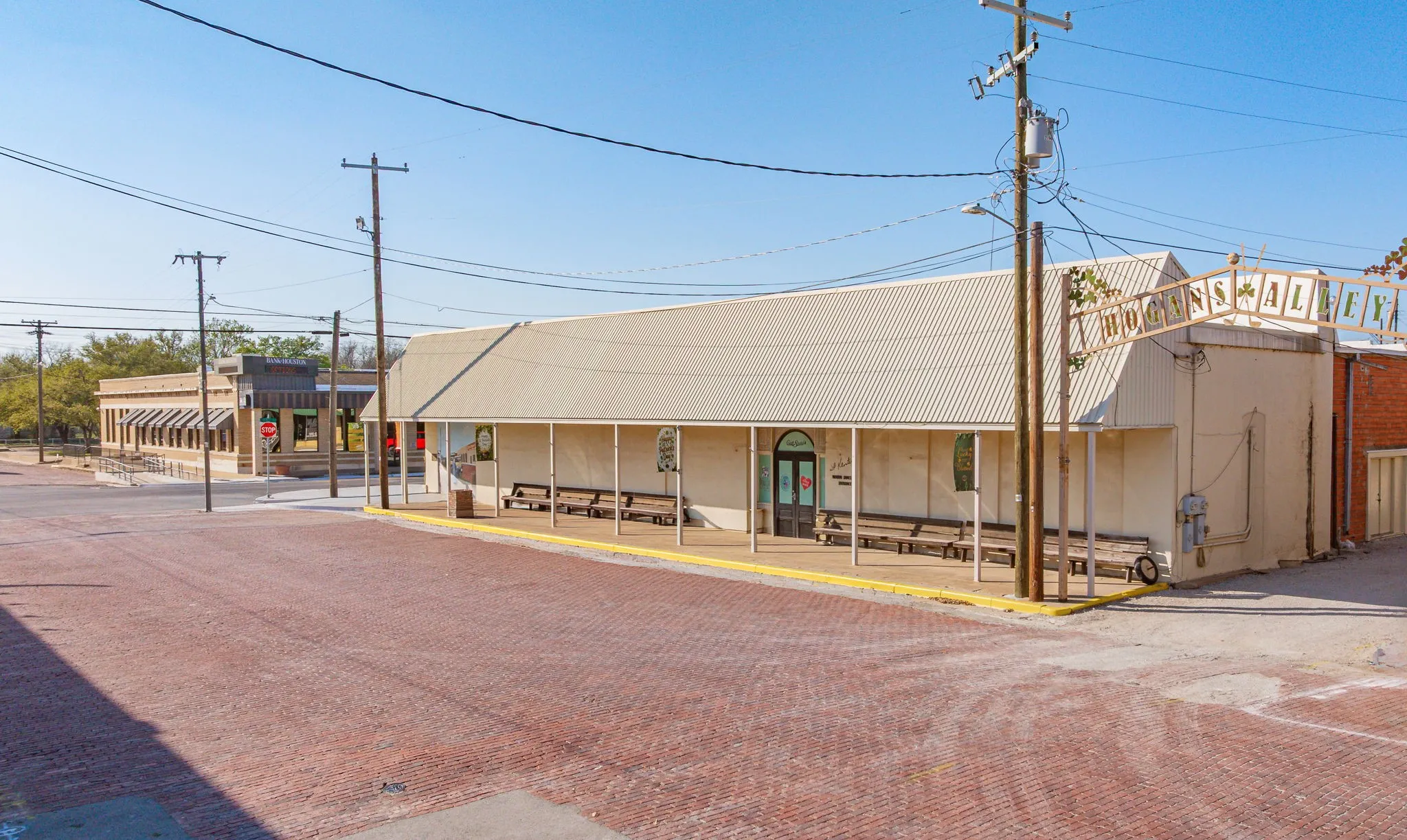 Retail For Sale in Erath County , 127 S Patrick Street, Dublin, Texas 76446, 0, 0, Garage spaces, 0 Sqft, built in 1920, Preowned, mls#21219800, Real Estate Agent in Dublin, Homes For Sale in Erath county, Homes For Sale in Dublin, Realtor in Dublin Texas, Real Estate Brokerage Independent Realty Texas, Luminita Cordes Realtor