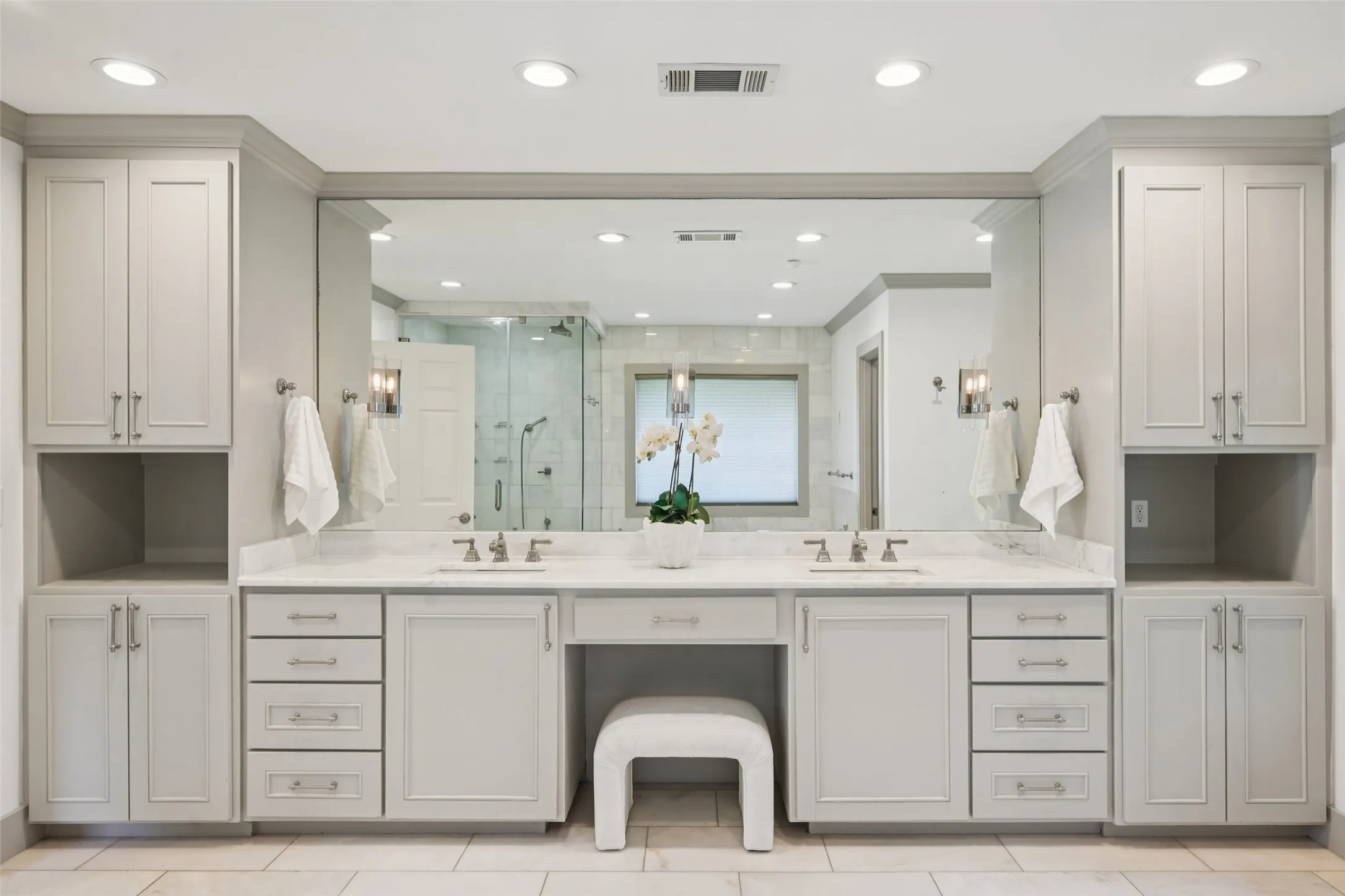 Single Family Residence For Sale in Dallas County , 5818 Gramercy Place, Dallas, Texas 75230, 4 Bedroom, 4 Bathroom, 2 Garage spaces, 3,906 Sqft, built in 1956, Preowned, mls#21213518, Real Estate Agent in Dallas, Homes For Sale in Dallas county, Homes For Sale in Dallas, Realtor in Dallas Texas, Real Estate Brokerage Independent Realty Texas, Luminita Cordes Realtor