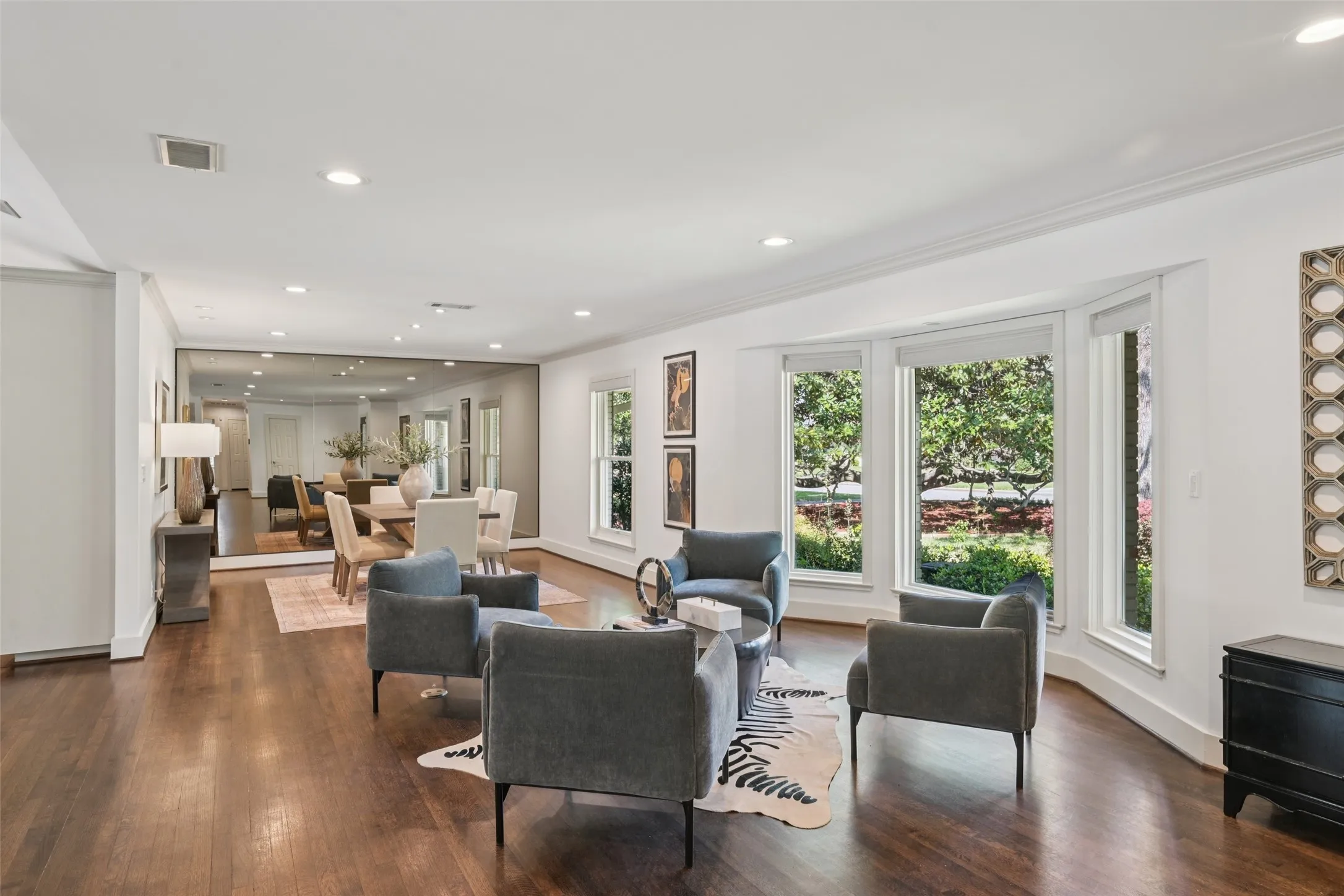 Single Family Residence For Sale in Dallas County , 5818 Gramercy Place, Dallas, Texas 75230, 4 Bedroom, 4 Bathroom, 2 Garage spaces, 3,906 Sqft, built in 1956, Preowned, mls#21213518, Real Estate Agent in Dallas, Homes For Sale in Dallas county, Homes For Sale in Dallas, Realtor in Dallas Texas, Real Estate Brokerage Independent Realty Texas, Luminita Cordes Realtor