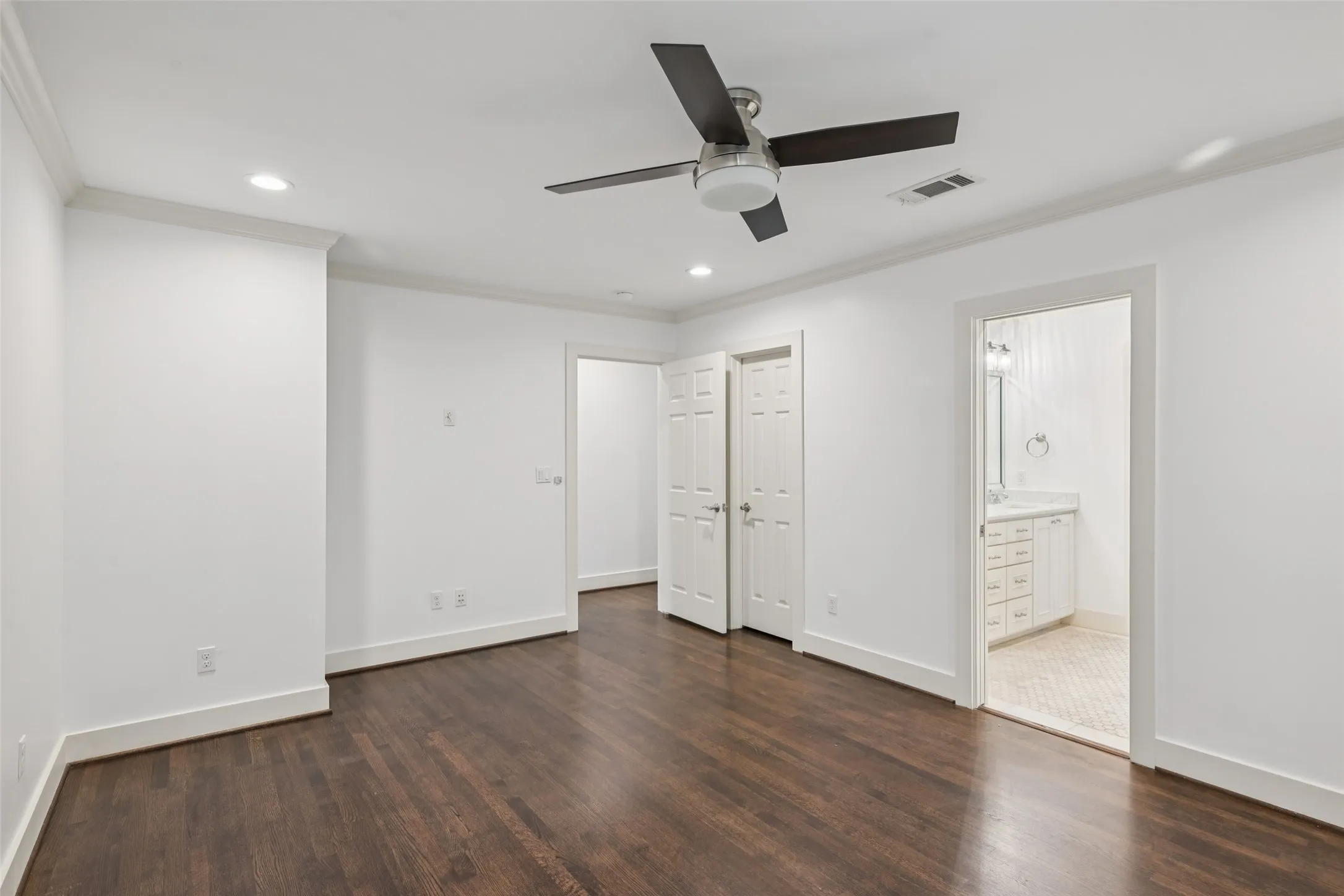 Single Family Residence For Sale in Dallas County , 5818 Gramercy Place, Dallas, Texas 75230, 4 Bedroom, 4 Bathroom, 2 Garage spaces, 3,906 Sqft, built in 1956, Preowned, mls#21213518, Real Estate Agent in Dallas, Homes For Sale in Dallas county, Homes For Sale in Dallas, Realtor in Dallas Texas, Real Estate Brokerage Independent Realty Texas, Luminita Cordes Realtor