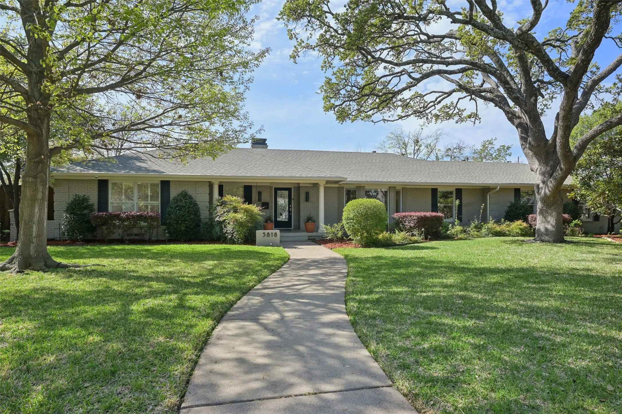 Single Family Residence For Sale in Dallas County , 5818 Gramercy Place, Dallas, Texas 75230, 4 Bedroom, 4 Bathroom, 2 Garage spaces, 3,906 Sqft, built in 1956, Preowned, mls#21213518, Real Estate Agent in Dallas, Homes For Sale in Dallas county, Homes For Sale in Dallas, Realtor in Dallas Texas, Real Estate Brokerage Independent Realty Texas, Luminita Cordes Realtor
