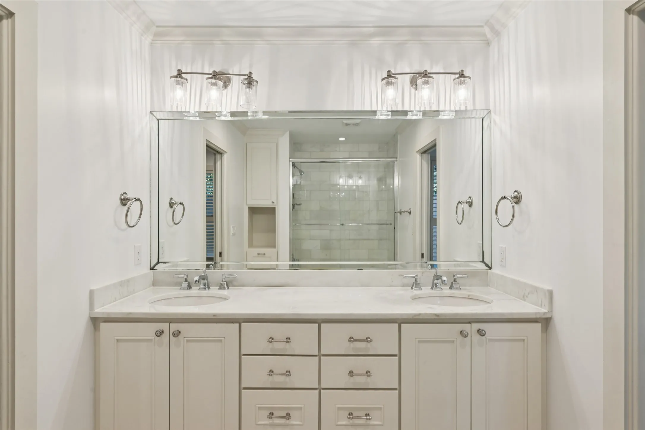 Single Family Residence For Sale in Dallas County , 5818 Gramercy Place, Dallas, Texas 75230, 4 Bedroom, 4 Bathroom, 2 Garage spaces, 3,906 Sqft, built in 1956, Preowned, mls#21213518, Real Estate Agent in Dallas, Homes For Sale in Dallas county, Homes For Sale in Dallas, Realtor in Dallas Texas, Real Estate Brokerage Independent Realty Texas, Luminita Cordes Realtor