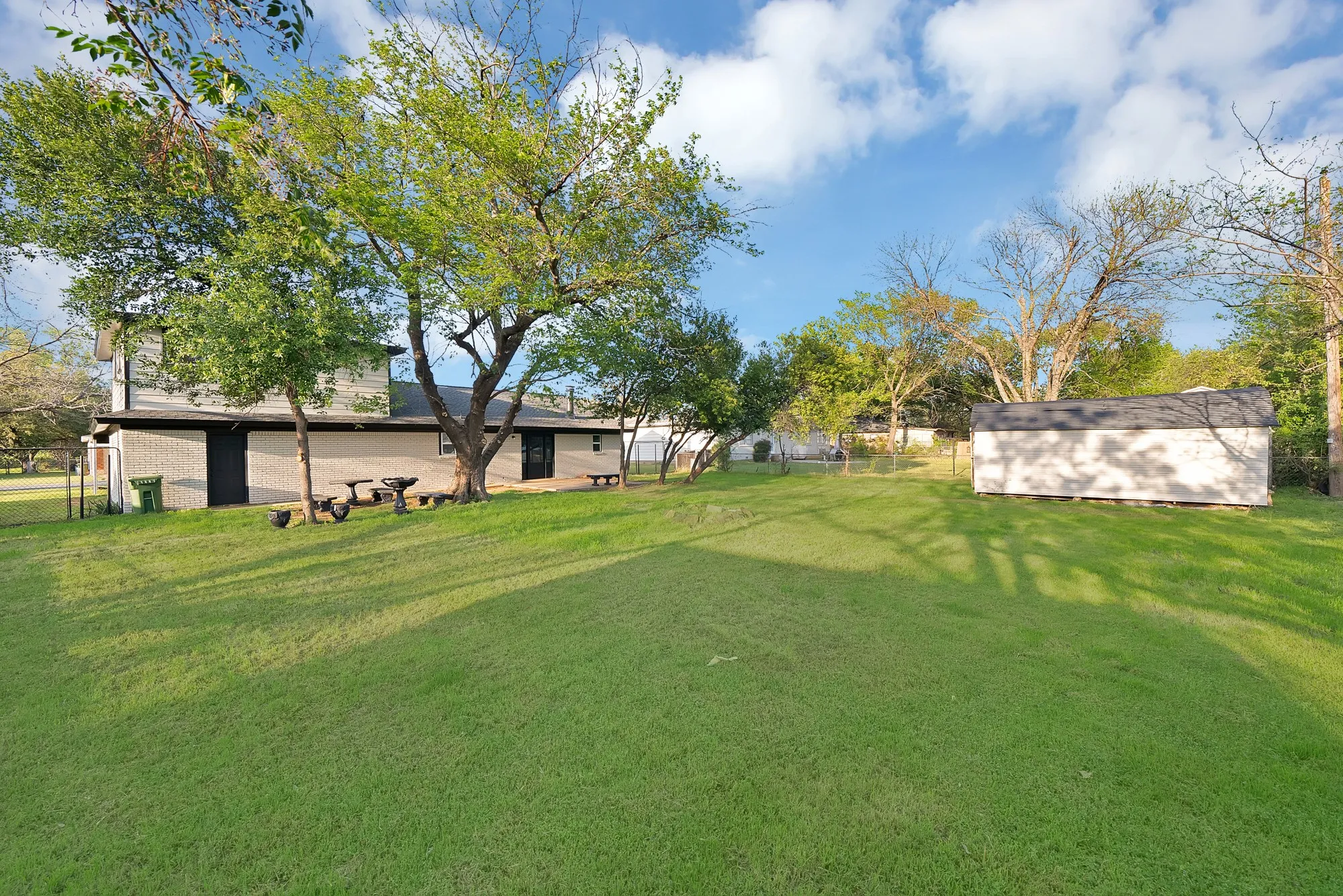 View of yard featuring a shed