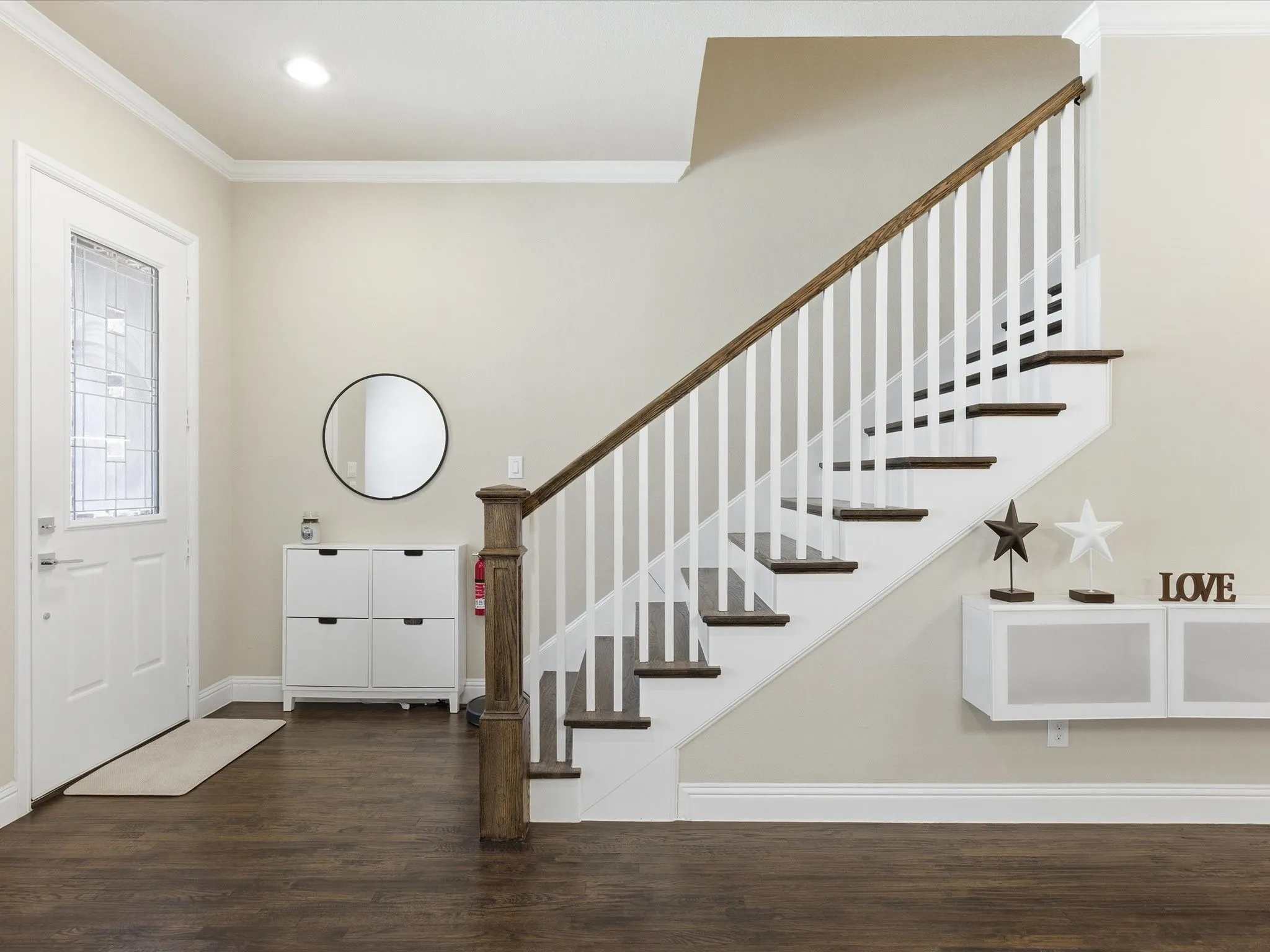 Entryway with dark wood-style floors, ornamental molding, and recessed lighting