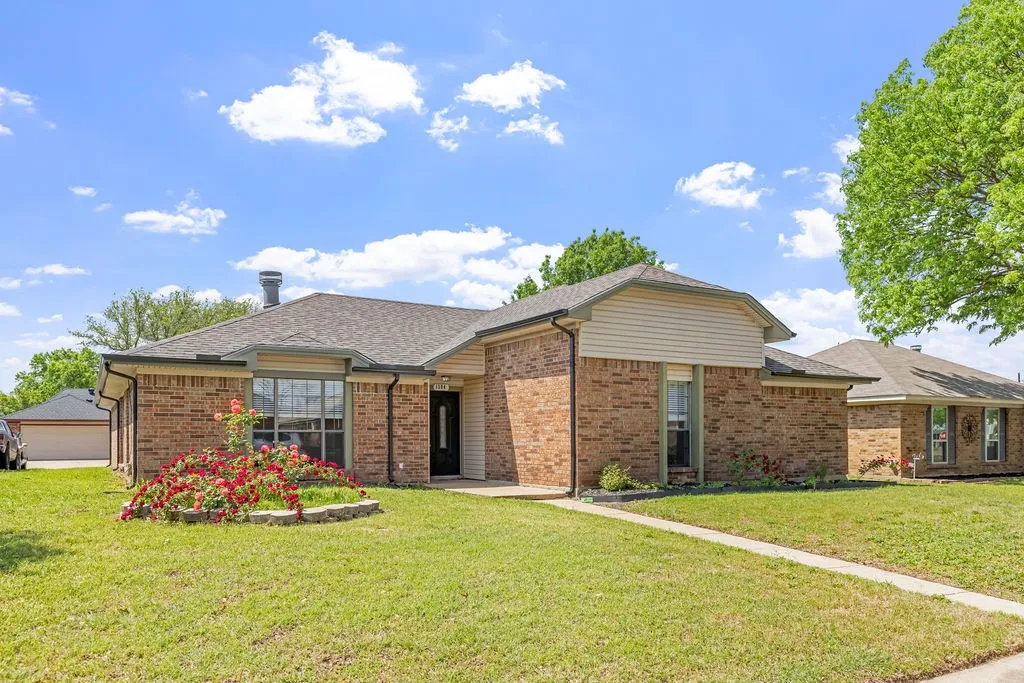 Single Family Residence For Sale in Collin County , 1304 Petunia Drive, Allen, Texas 75002, 3 Bedroom, 2 Bathroom, 2 Garage spaces, 1,794 Sqft, built in 1984, Price $359,900, mls#21219897, Real Estate Agent in Allen, Homes For Sale in Collin county, Homes For Sale in Allen, Realtor in Allen Texas, Real Estate Brokerage Independent Realty Texas, Luminita Cordes Realtor