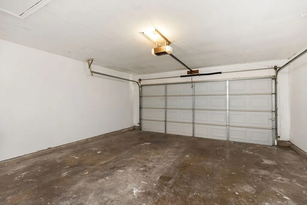 Single Family Residence For Sale in Collin County , 1304 Petunia Drive, Allen, Texas 75002, 3 Bedroom, 2 Bathroom, 2 Garage spaces, 1,794 Sqft, built in 1984, Price $359,900, mls#21219897, Real Estate Agent in Allen, Homes For Sale in Collin county, Homes For Sale in Allen, Realtor in Allen Texas, Real Estate Brokerage Independent Realty Texas, Luminita Cordes Realtor