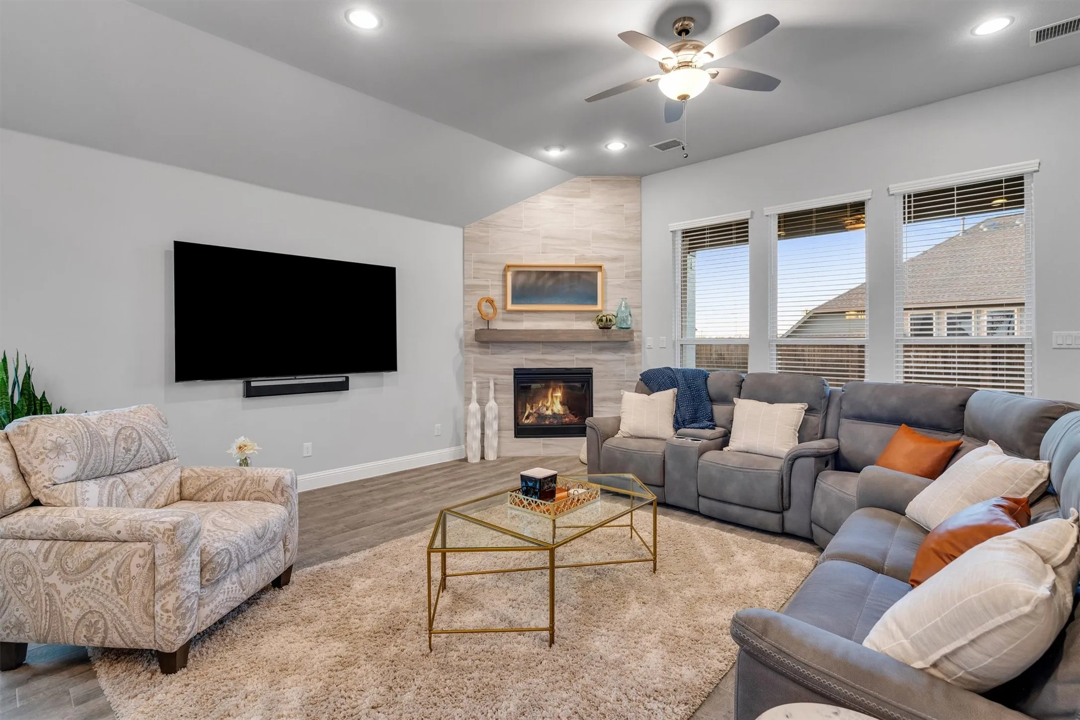 Single Family Residence For Sale in Denton County , 460 Pinyon Lane, Frisco, Texas 75033, 4 Bedrooms, 3 Bathrooms, 3 Garage spaces, 2,556 Sqft, built in 2021, Preowned, Price $659,900, mls#21220008, Real Estate Agent in Frisco, Homes For Sale in Denton county, Homes For Sale in Frisco, Realtor in Frisco Texas, Real Estate Brokerage Independent Realty Texas, Luminita Cordes Realtor
