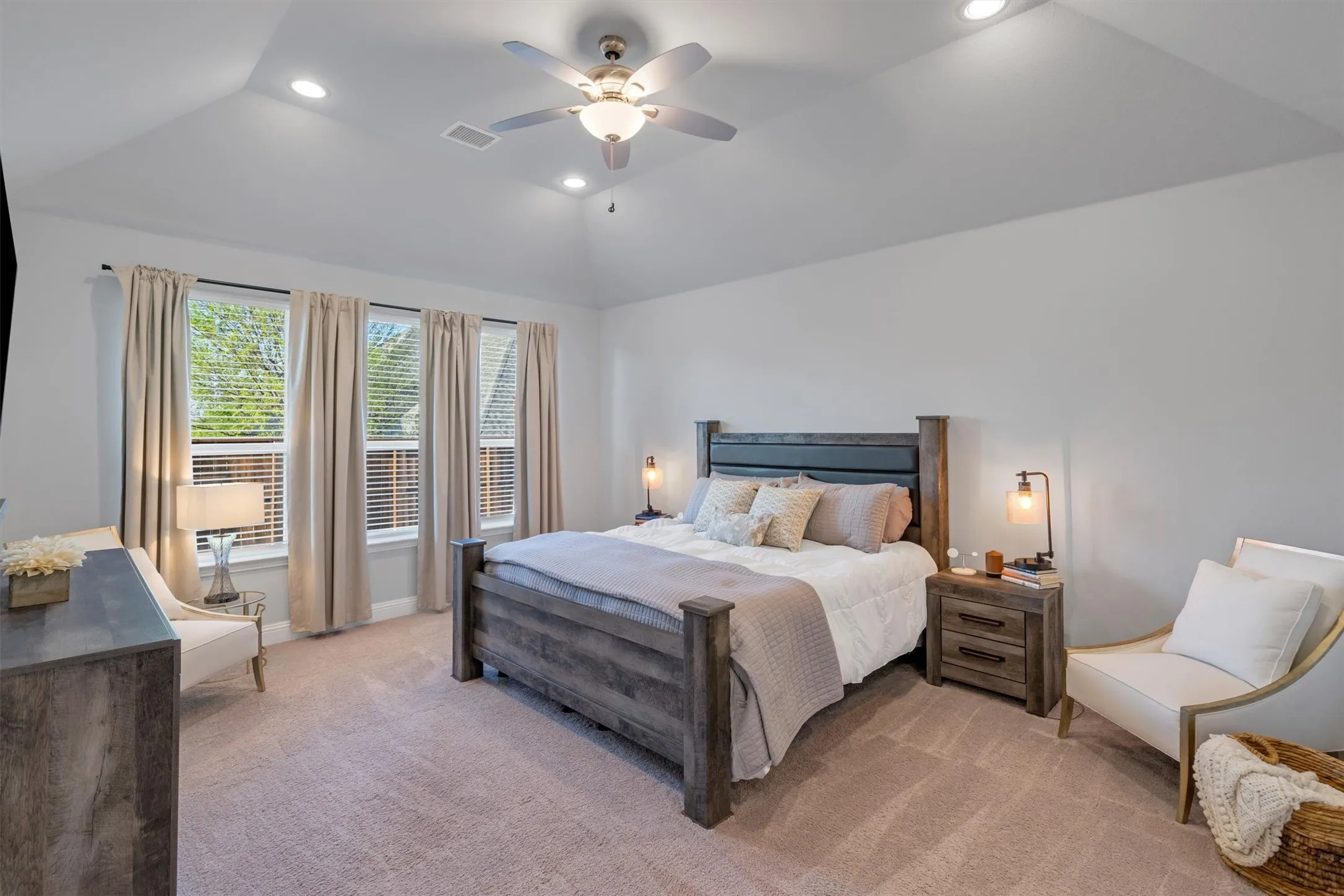 Single Family Residence For Sale in Denton County , 460 Pinyon Lane, Frisco, Texas 75033, 4 Bedrooms, 3 Bathrooms, 3 Garage spaces, 2,556 Sqft, built in 2021, Preowned, Price $659,900, mls#21220008, Real Estate Agent in Frisco, Homes For Sale in Denton county, Homes For Sale in Frisco, Realtor in Frisco Texas, Real Estate Brokerage Independent Realty Texas, Luminita Cordes Realtor
