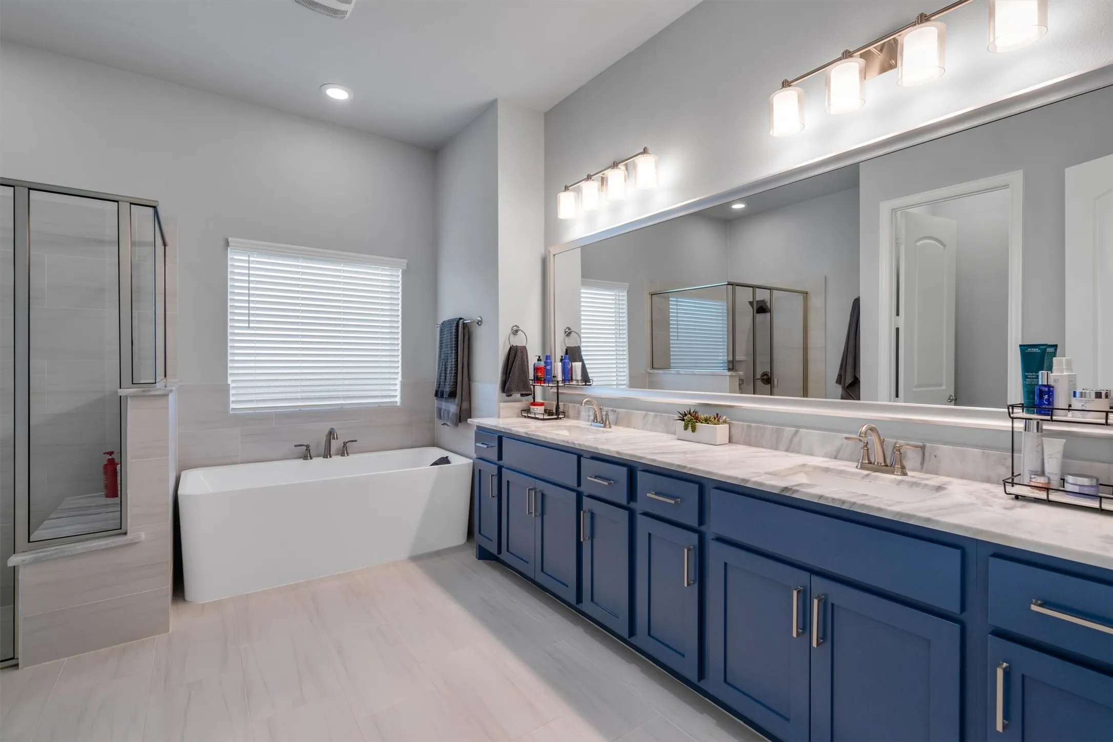Single Family Residence For Sale in Denton County , 460 Pinyon Lane, Frisco, Texas 75033, 4 Bedrooms, 3 Bathrooms, 3 Garage spaces, 2,556 Sqft, built in 2021, Preowned, Price $659,900, mls#21220008, Real Estate Agent in Frisco, Homes For Sale in Denton county, Homes For Sale in Frisco, Realtor in Frisco Texas, Real Estate Brokerage Independent Realty Texas, Luminita Cordes Realtor