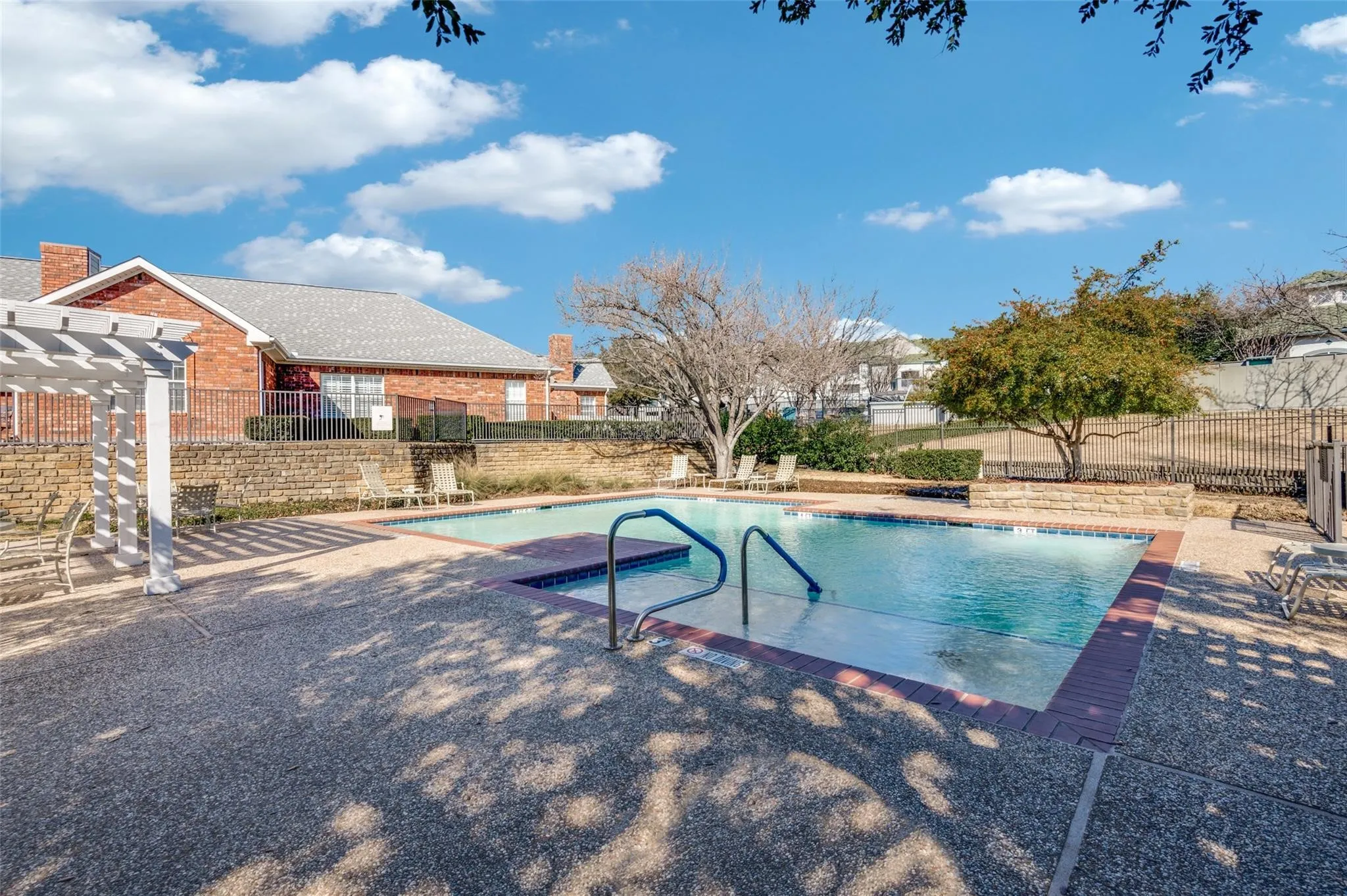 Condominium For Sale in Tarrant County , 6124 Haley Lane, Fort Worth, Texas 76132, 2 Bedroom, 2 Bathroom, 2 Garage spaces, 1,166 Sqft, built in 1997, mls#21220061, Real Estate Agent in Fort Worth, Homes For Sale in Tarrant county, Homes For Sale in Fort Worth, Realtor in Fort Worth Texas, Real Estate Brokerage Independent Realty Texas, Luminita Cordes Realtor