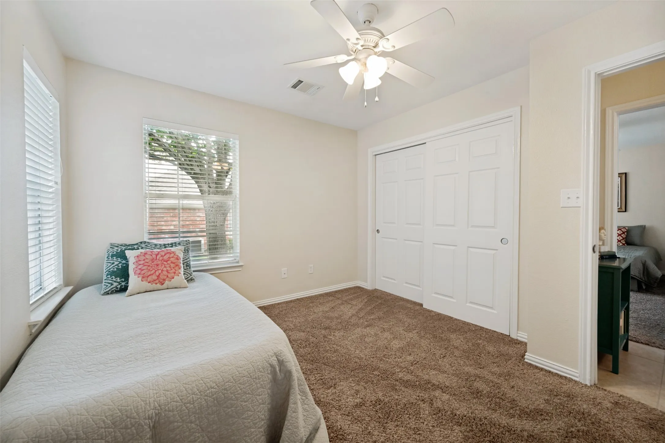 Condominium For Sale in Tarrant County , 6124 Haley Lane, Fort Worth, Texas 76132, 2 Bedroom, 2 Bathroom, 2 Garage spaces, 1,166 Sqft, built in 1997, mls#21220061, Real Estate Agent in Fort Worth, Homes For Sale in Tarrant county, Homes For Sale in Fort Worth, Realtor in Fort Worth Texas, Real Estate Brokerage Independent Realty Texas, Luminita Cordes Realtor