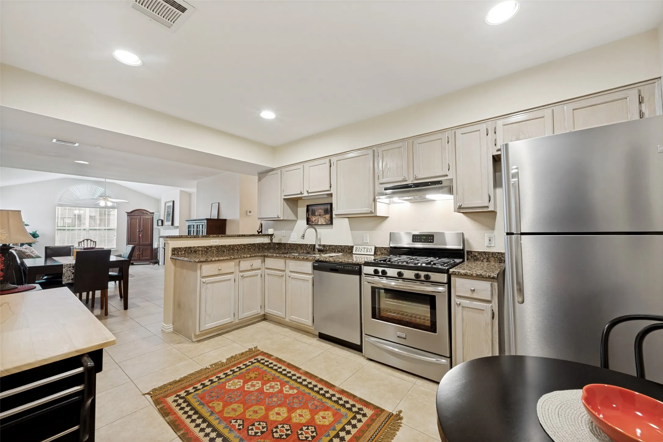 Condominium For Sale in Tarrant County , 6124 Haley Lane, Fort Worth, Texas 76132, 2 Bedroom, 2 Bathroom, 2 Garage spaces, 1,166 Sqft, built in 1997, mls#21220061, Real Estate Agent in Fort Worth, Homes For Sale in Tarrant county, Homes For Sale in Fort Worth, Realtor in Fort Worth Texas, Real Estate Brokerage Independent Realty Texas, Luminita Cordes Realtor