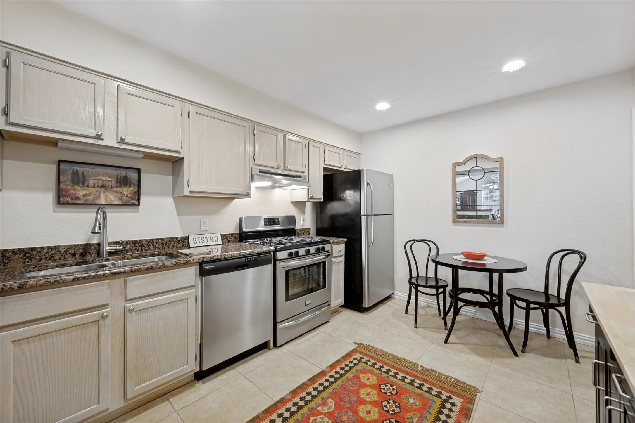 Condominium For Sale in Tarrant County , 6124 Haley Lane, Fort Worth, Texas 76132, 2 Bedroom, 2 Bathroom, 2 Garage spaces, 1,166 Sqft, built in 1997, mls#21220061, Real Estate Agent in Fort Worth, Homes For Sale in Tarrant county, Homes For Sale in Fort Worth, Realtor in Fort Worth Texas, Real Estate Brokerage Independent Realty Texas, Luminita Cordes Realtor