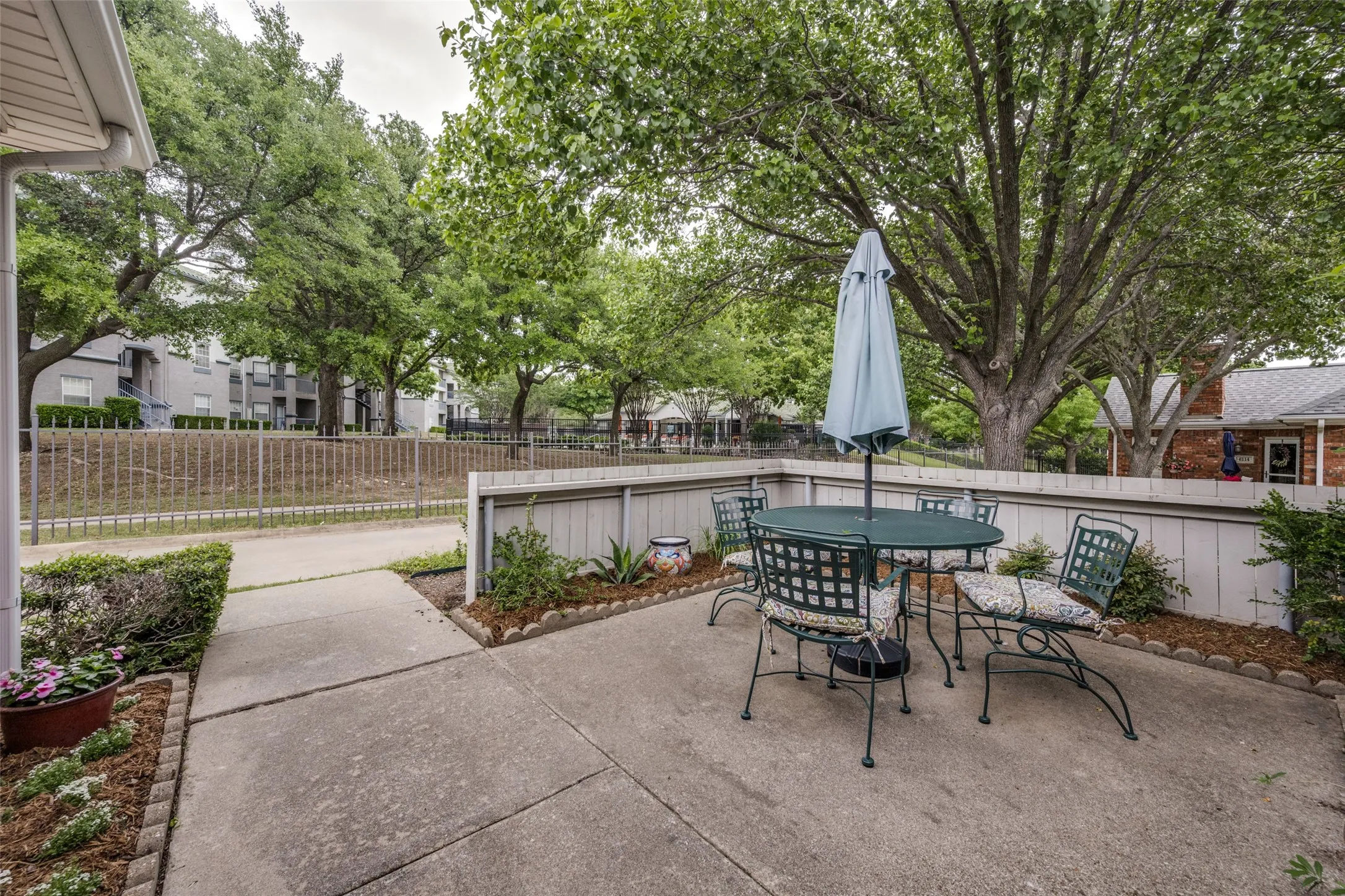 Condominium For Sale in Tarrant County , 6124 Haley Lane, Fort Worth, Texas 76132, 2 Bedroom, 2 Bathroom, 2 Garage spaces, 1,166 Sqft, built in 1997, mls#21220061, Real Estate Agent in Fort Worth, Homes For Sale in Tarrant county, Homes For Sale in Fort Worth, Realtor in Fort Worth Texas, Real Estate Brokerage Independent Realty Texas, Luminita Cordes Realtor