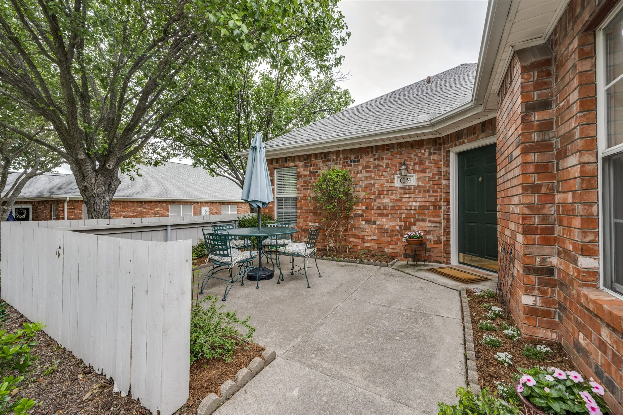 Condominium For Sale in Tarrant County , 6124 Haley Lane, Fort Worth, Texas 76132, 2 Bedroom, 2 Bathroom, 2 Garage spaces, 1,166 Sqft, built in 1997, mls#21220061, Real Estate Agent in Fort Worth, Homes For Sale in Tarrant county, Homes For Sale in Fort Worth, Realtor in Fort Worth Texas, Real Estate Brokerage Independent Realty Texas, Luminita Cordes Realtor