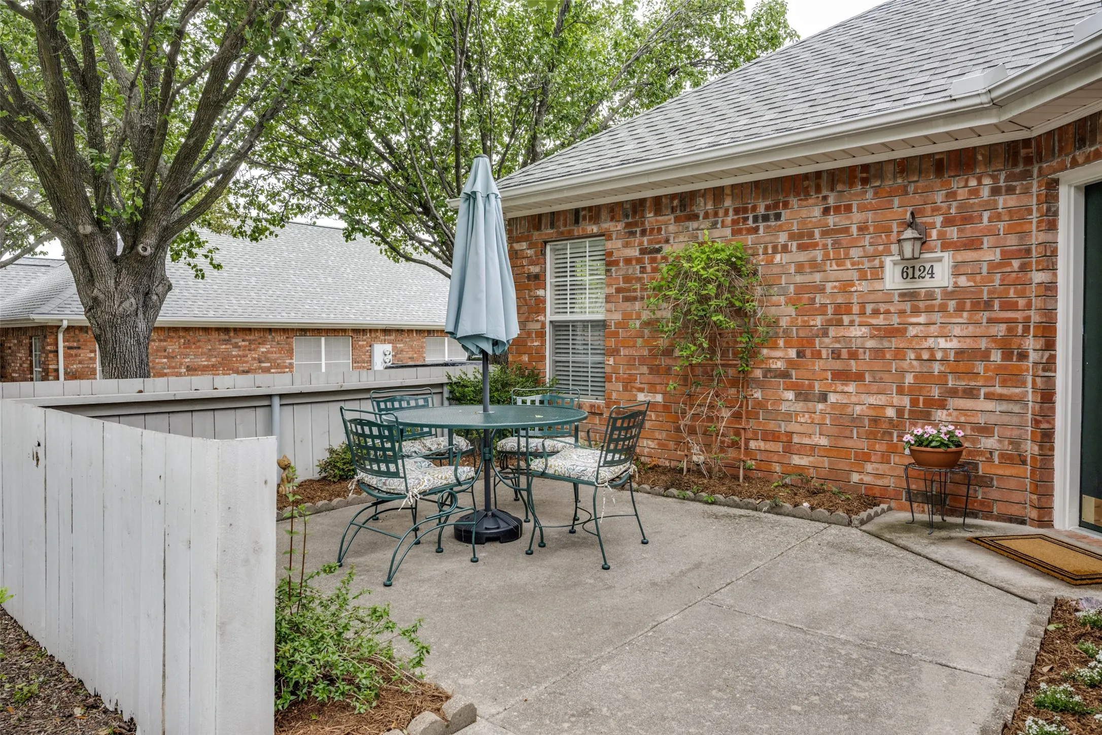 Condominium For Sale in Tarrant County , 6124 Haley Lane, Fort Worth, Texas 76132, 2 Bedroom, 2 Bathroom, 2 Garage spaces, 1,166 Sqft, built in 1997, mls#21220061, Real Estate Agent in Fort Worth, Homes For Sale in Tarrant county, Homes For Sale in Fort Worth, Realtor in Fort Worth Texas, Real Estate Brokerage Independent Realty Texas, Luminita Cordes Realtor
