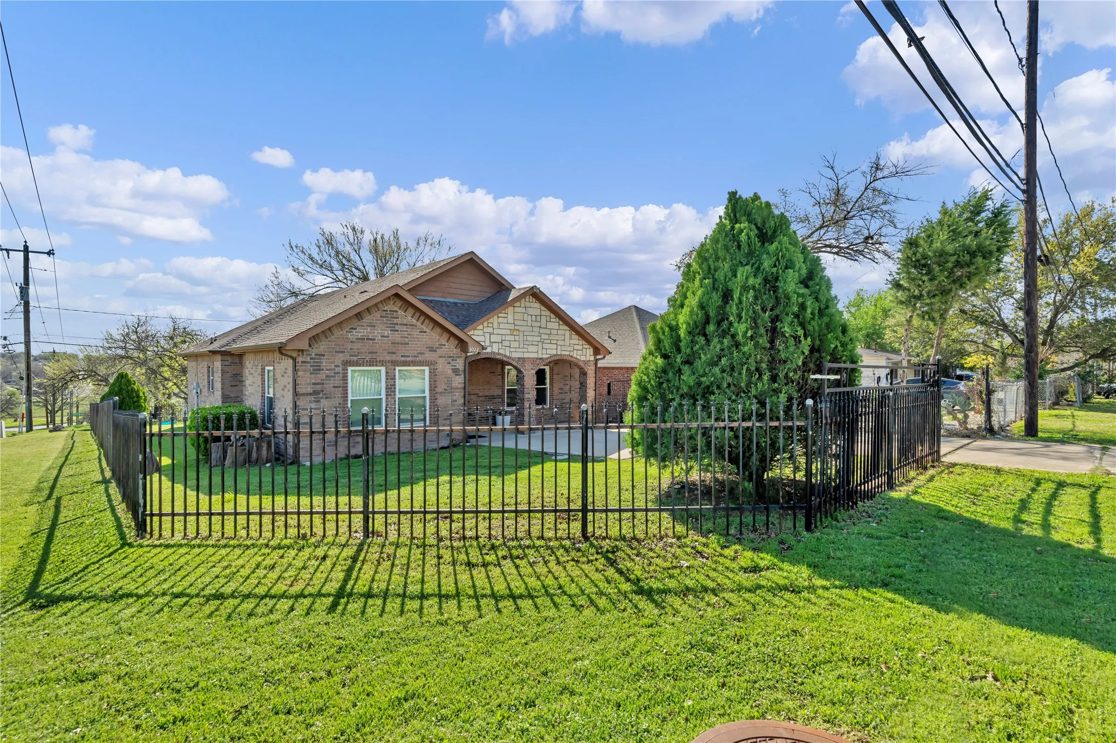 Single Family Residence For Sale in Tarrant County , 3022 Loving Avenue, Fort Worth, Texas 76106, 4 Bedroom, 2 Bathroom, Garage spaces, 2,047 Sqft, built in 2010, mls#21220343, Real Estate Agent in Fort Worth, Homes For Sale in Tarrant county, Homes For Sale in Fort Worth, Realtor in Fort Worth Texas, Real Estate Brokerage Independent Realty Texas, Luminita Cordes Realtor
