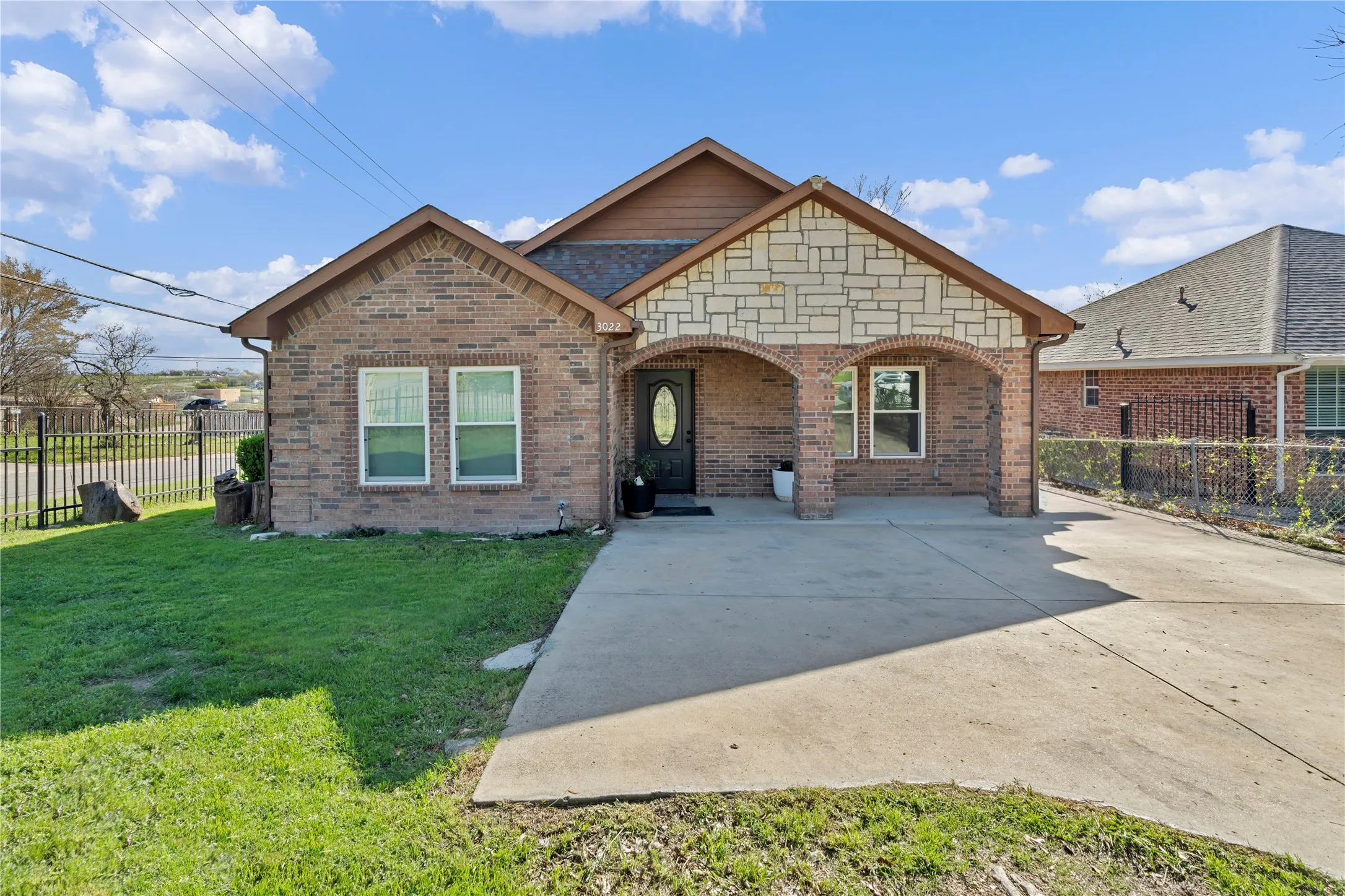 Single Family Residence For Sale in Tarrant County , 3022 Loving Avenue, Fort Worth, Texas 76106, 4 Bedroom, 2 Bathroom, Garage spaces, 2,047 Sqft, built in 2010, mls#21220343, Real Estate Agent in Fort Worth, Homes For Sale in Tarrant county, Homes For Sale in Fort Worth, Realtor in Fort Worth Texas, Real Estate Brokerage Independent Realty Texas, Luminita Cordes Realtor
