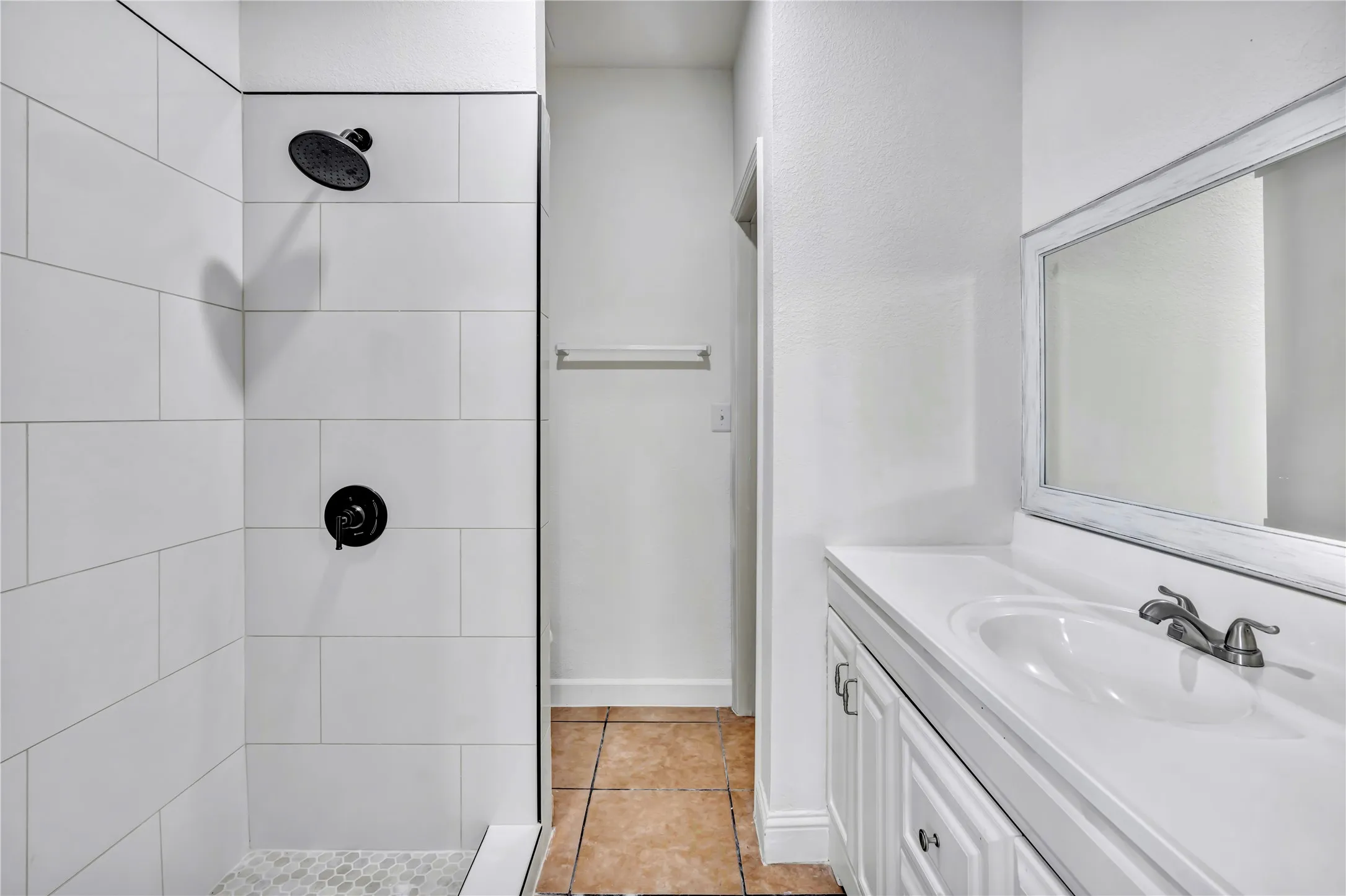 Single Family Residence For Sale in Tarrant County , 3022 Loving Avenue, Fort Worth, Texas 76106, 4 Bedroom, 2 Bathroom, Garage spaces, 2,047 Sqft, built in 2010, mls#21220343, Real Estate Agent in Fort Worth, Homes For Sale in Tarrant county, Homes For Sale in Fort Worth, Realtor in Fort Worth Texas, Real Estate Brokerage Independent Realty Texas, Luminita Cordes Realtor