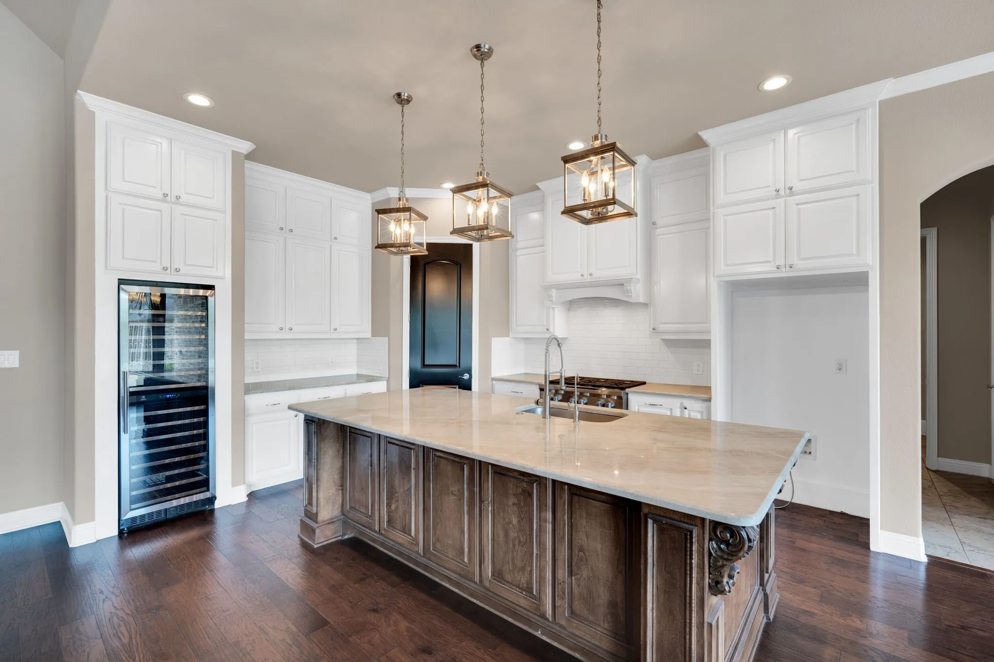 Single Family Residence For Sale in Ellis County , 136 Sullivan Way, Waxahachie, Texas 75167, 5 Bedroom, 5 Bathroom, 5 Garage spaces, 3,922 Sqft, built in 2017, Preowned, mls#21214812, Real Estate Agent in Waxahachie, Homes For Sale in Ellis county, Homes For Sale in Waxahachie, Realtor in Waxahachie Texas, Real Estate Brokerage Independent Realty Texas, Luminita Cordes Realtor