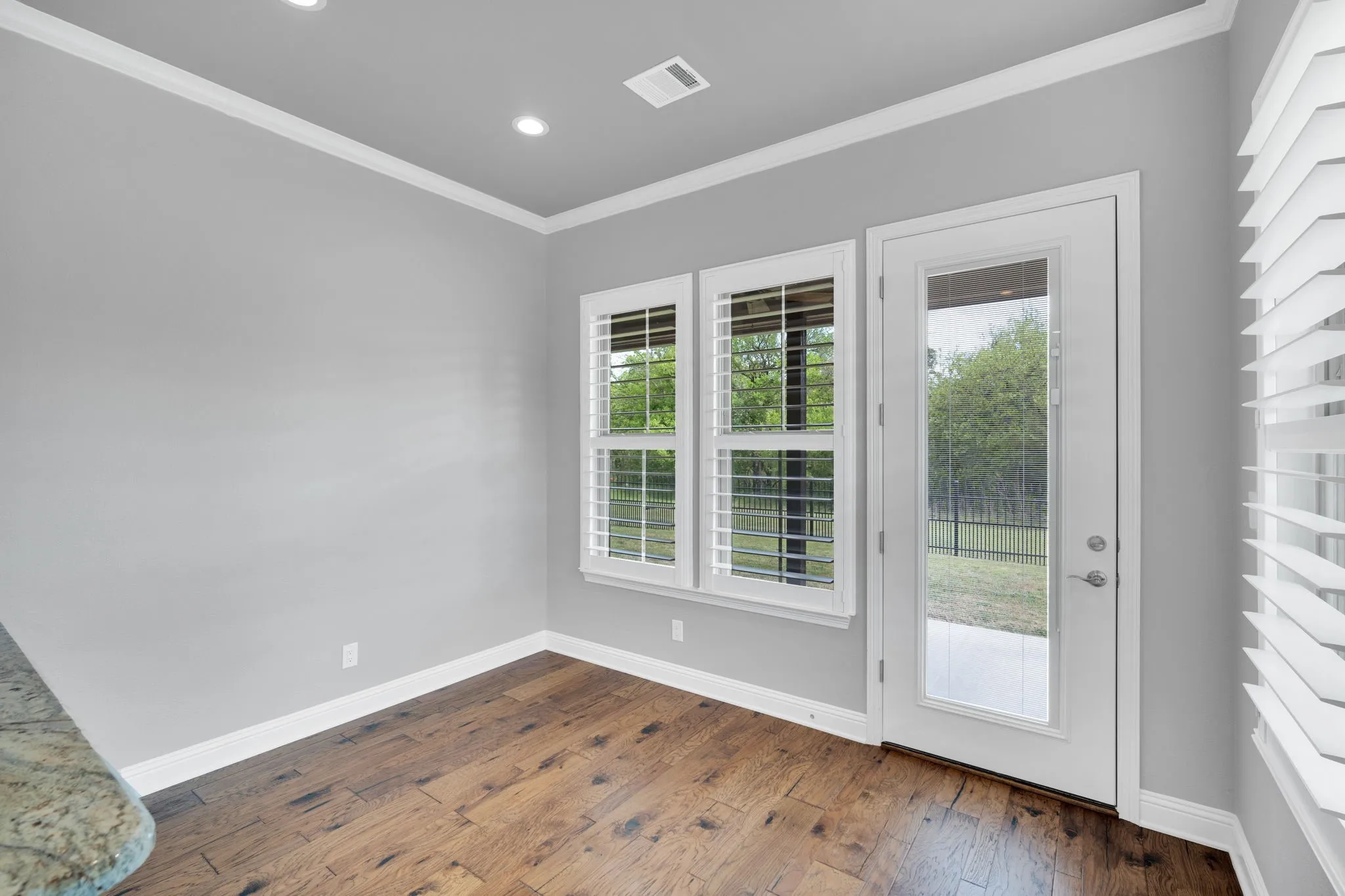 Single Family Residence For Sale in Ellis County , 136 Sullivan Way, Waxahachie, Texas 75167, 5 Bedroom, 5 Bathroom, 5 Garage spaces, 3,922 Sqft, built in 2017, Preowned, mls#21214812, Real Estate Agent in Waxahachie, Homes For Sale in Ellis county, Homes For Sale in Waxahachie, Realtor in Waxahachie Texas, Real Estate Brokerage Independent Realty Texas, Luminita Cordes Realtor