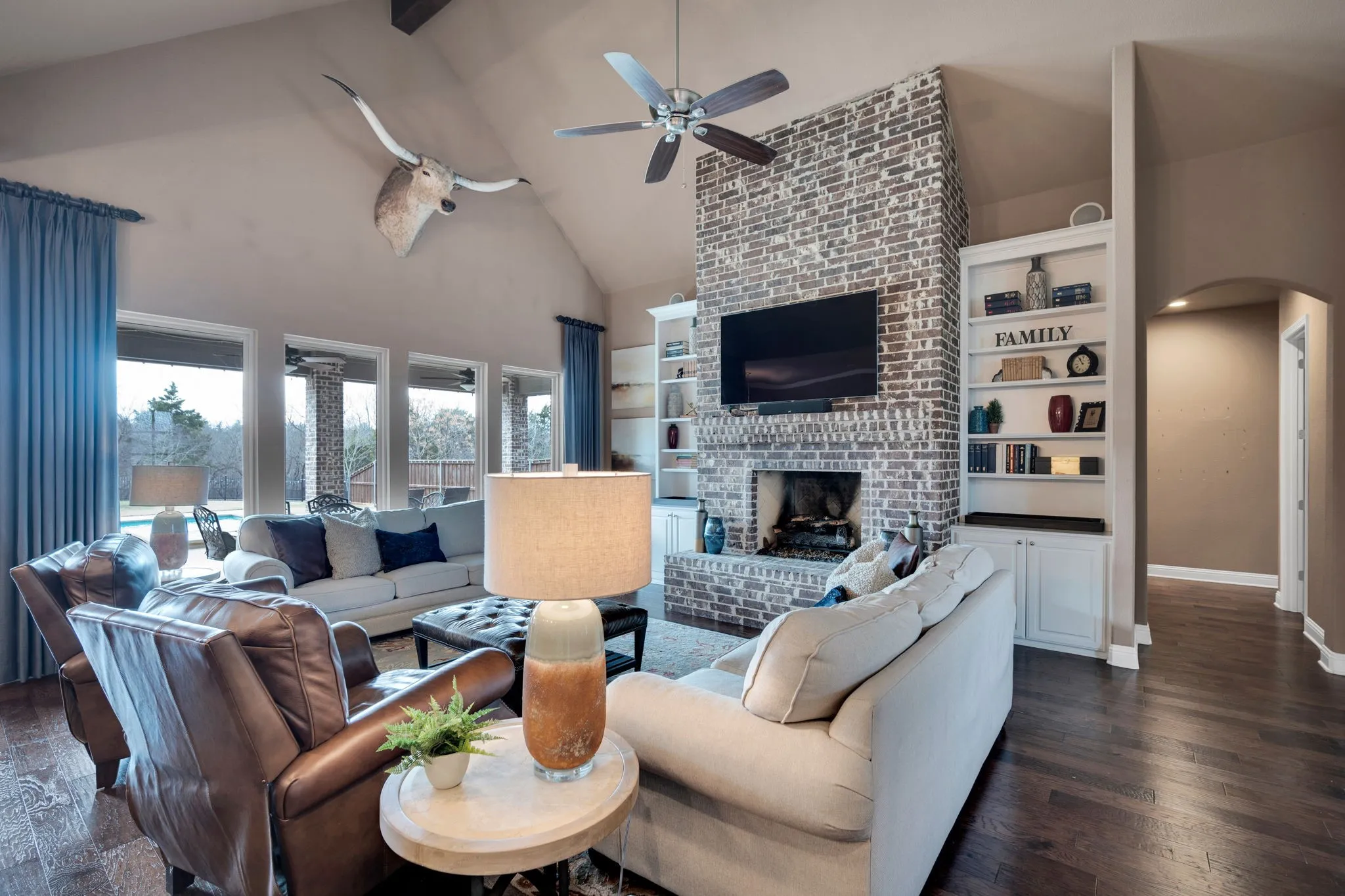 Single Family Residence For Sale in Ellis County , 136 Sullivan Way, Waxahachie, Texas 75167, 5 Bedroom, 5 Bathroom, 5 Garage spaces, 3,922 Sqft, built in 2017, Preowned, mls#21214812, Real Estate Agent in Waxahachie, Homes For Sale in Ellis county, Homes For Sale in Waxahachie, Realtor in Waxahachie Texas, Real Estate Brokerage Independent Realty Texas, Luminita Cordes Realtor