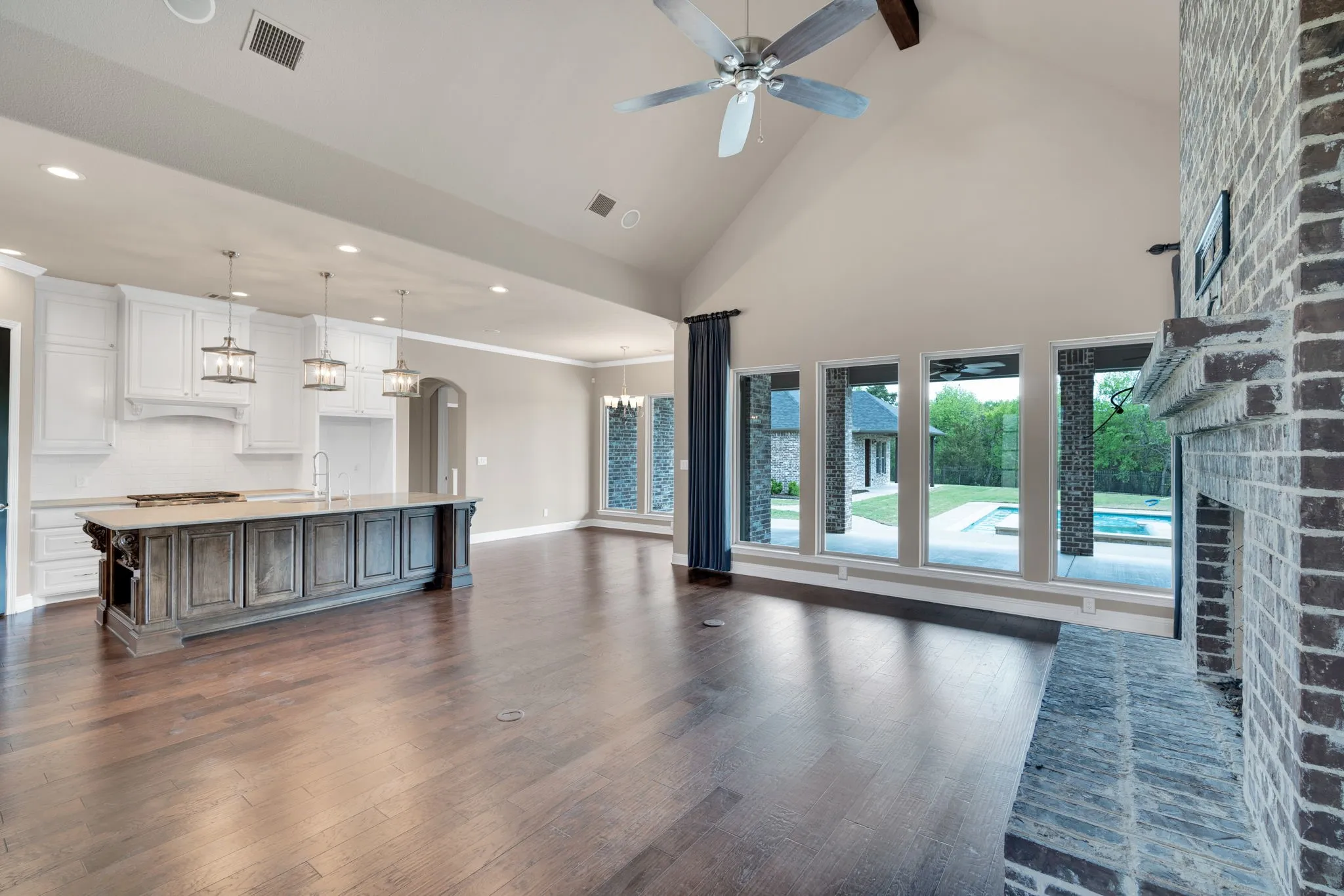 Single Family Residence For Sale in Ellis County , 136 Sullivan Way, Waxahachie, Texas 75167, 5 Bedroom, 5 Bathroom, 5 Garage spaces, 3,922 Sqft, built in 2017, Preowned, mls#21214812, Real Estate Agent in Waxahachie, Homes For Sale in Ellis county, Homes For Sale in Waxahachie, Realtor in Waxahachie Texas, Real Estate Brokerage Independent Realty Texas, Luminita Cordes Realtor