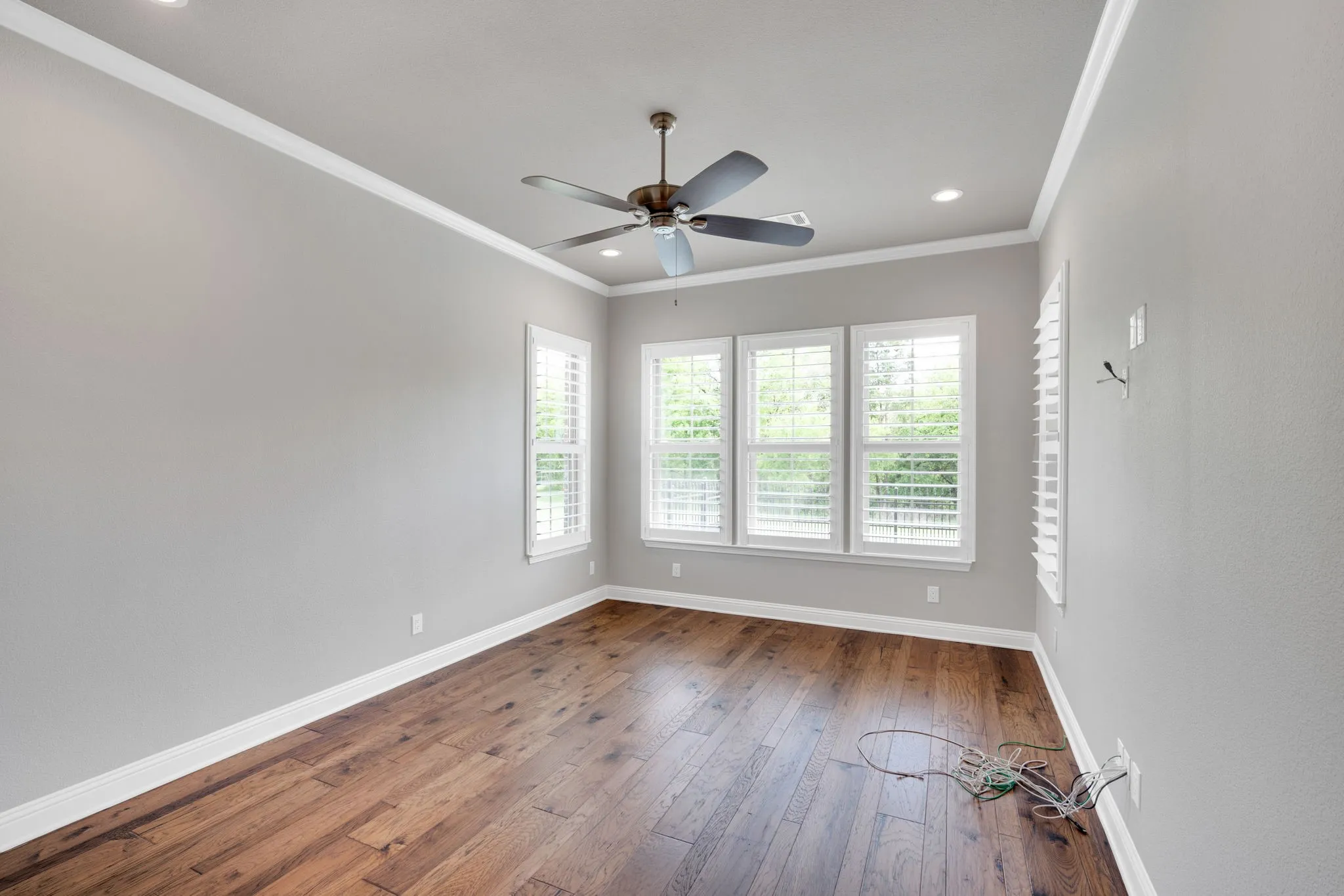 Single Family Residence For Sale in Ellis County , 136 Sullivan Way, Waxahachie, Texas 75167, 5 Bedroom, 5 Bathroom, 5 Garage spaces, 3,922 Sqft, built in 2017, Preowned, mls#21214812, Real Estate Agent in Waxahachie, Homes For Sale in Ellis county, Homes For Sale in Waxahachie, Realtor in Waxahachie Texas, Real Estate Brokerage Independent Realty Texas, Luminita Cordes Realtor