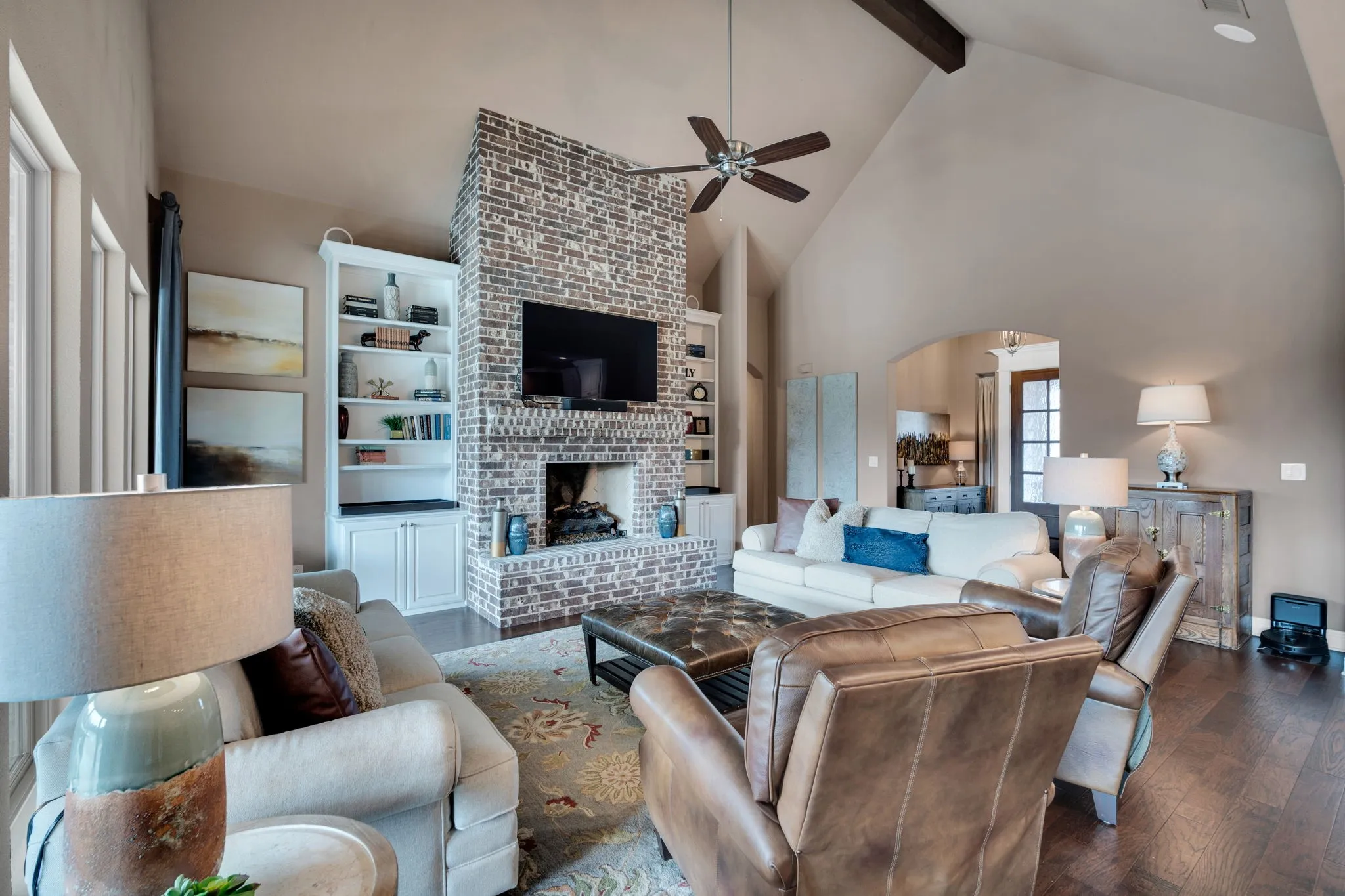 Single Family Residence For Sale in Ellis County , 136 Sullivan Way, Waxahachie, Texas 75167, 5 Bedroom, 5 Bathroom, 5 Garage spaces, 3,922 Sqft, built in 2017, Preowned, mls#21214812, Real Estate Agent in Waxahachie, Homes For Sale in Ellis county, Homes For Sale in Waxahachie, Realtor in Waxahachie Texas, Real Estate Brokerage Independent Realty Texas, Luminita Cordes Realtor