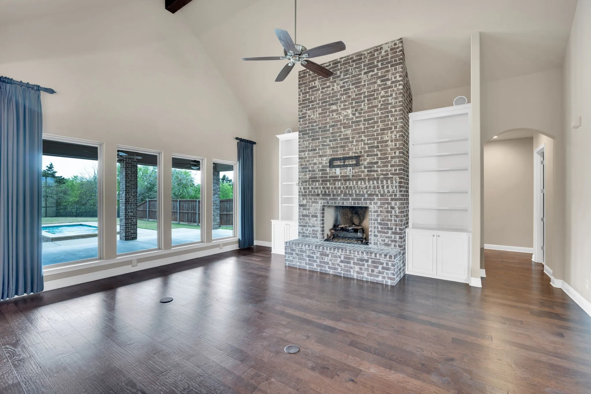 Single Family Residence For Sale in Ellis County , 136 Sullivan Way, Waxahachie, Texas 75167, 5 Bedroom, 5 Bathroom, 5 Garage spaces, 3,922 Sqft, built in 2017, Preowned, mls#21214812, Real Estate Agent in Waxahachie, Homes For Sale in Ellis county, Homes For Sale in Waxahachie, Realtor in Waxahachie Texas, Real Estate Brokerage Independent Realty Texas, Luminita Cordes Realtor