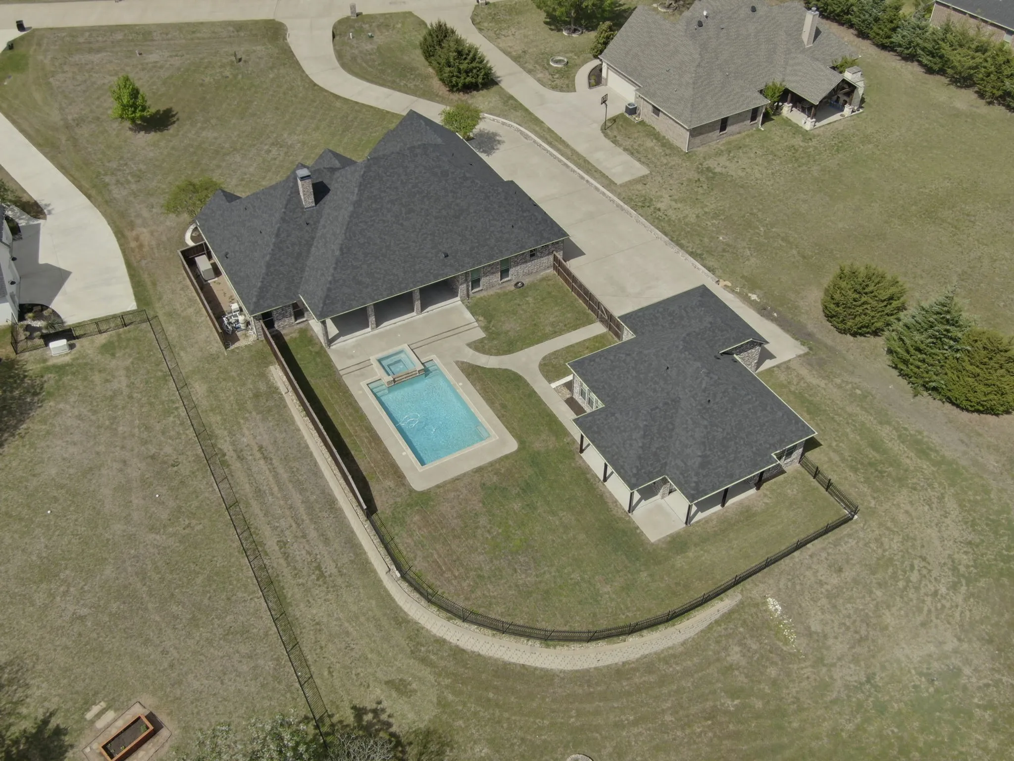 Single Family Residence For Sale in Ellis County , 136 Sullivan Way, Waxahachie, Texas 75167, 5 Bedroom, 5 Bathroom, 5 Garage spaces, 3,922 Sqft, built in 2017, Preowned, mls#21214812, Real Estate Agent in Waxahachie, Homes For Sale in Ellis county, Homes For Sale in Waxahachie, Realtor in Waxahachie Texas, Real Estate Brokerage Independent Realty Texas, Luminita Cordes Realtor