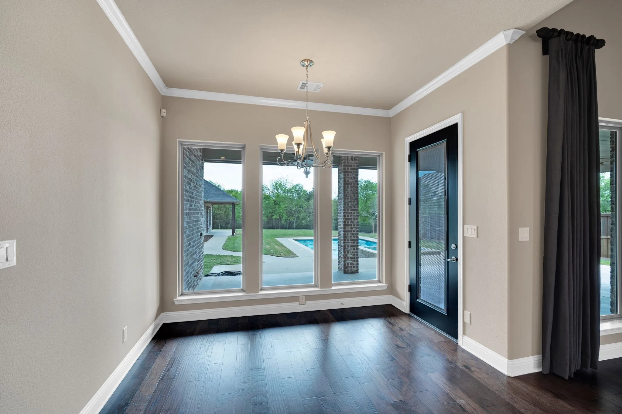 Single Family Residence For Sale in Ellis County , 136 Sullivan Way, Waxahachie, Texas 75167, 5 Bedroom, 5 Bathroom, 5 Garage spaces, 3,922 Sqft, built in 2017, Preowned, mls#21214812, Real Estate Agent in Waxahachie, Homes For Sale in Ellis county, Homes For Sale in Waxahachie, Realtor in Waxahachie Texas, Real Estate Brokerage Independent Realty Texas, Luminita Cordes Realtor
