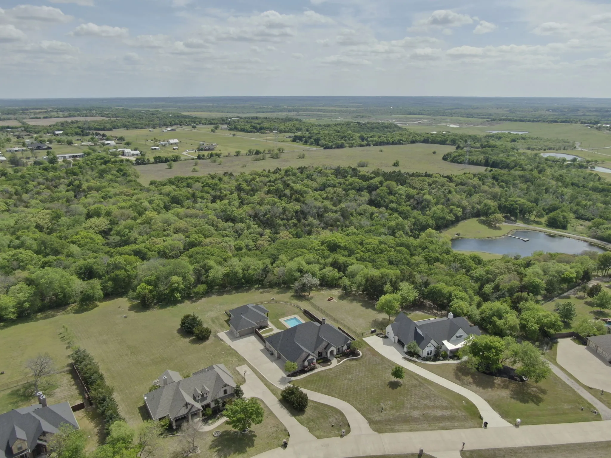 Single Family Residence For Sale in Ellis County , 136 Sullivan Way, Waxahachie, Texas 75167, 5 Bedroom, 5 Bathroom, 5 Garage spaces, 3,922 Sqft, built in 2017, Preowned, mls#21214812, Real Estate Agent in Waxahachie, Homes For Sale in Ellis county, Homes For Sale in Waxahachie, Realtor in Waxahachie Texas, Real Estate Brokerage Independent Realty Texas, Luminita Cordes Realtor