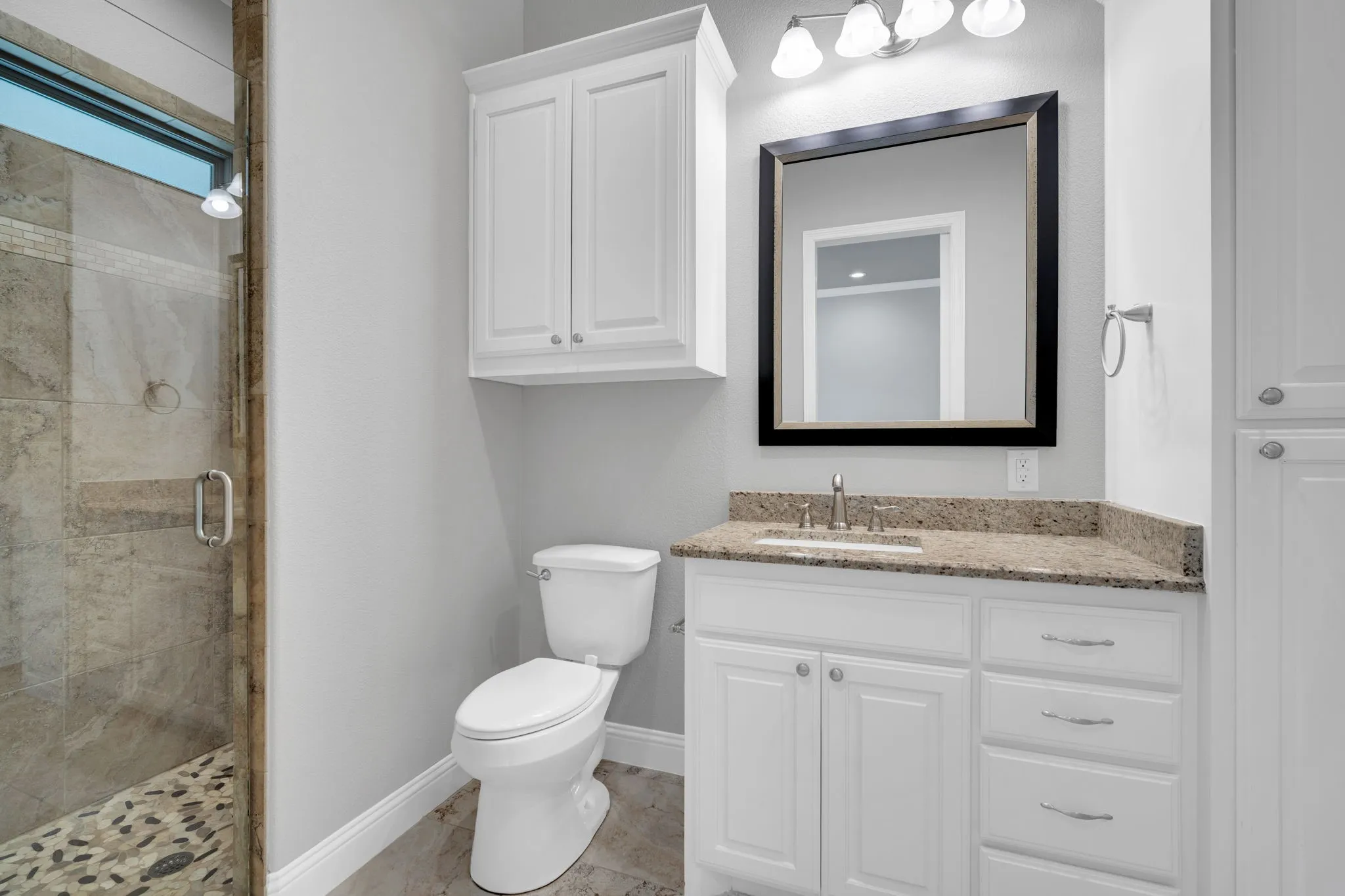 Single Family Residence For Sale in Ellis County , 136 Sullivan Way, Waxahachie, Texas 75167, 5 Bedroom, 5 Bathroom, 5 Garage spaces, 3,922 Sqft, built in 2017, Preowned, mls#21214812, Real Estate Agent in Waxahachie, Homes For Sale in Ellis county, Homes For Sale in Waxahachie, Realtor in Waxahachie Texas, Real Estate Brokerage Independent Realty Texas, Luminita Cordes Realtor