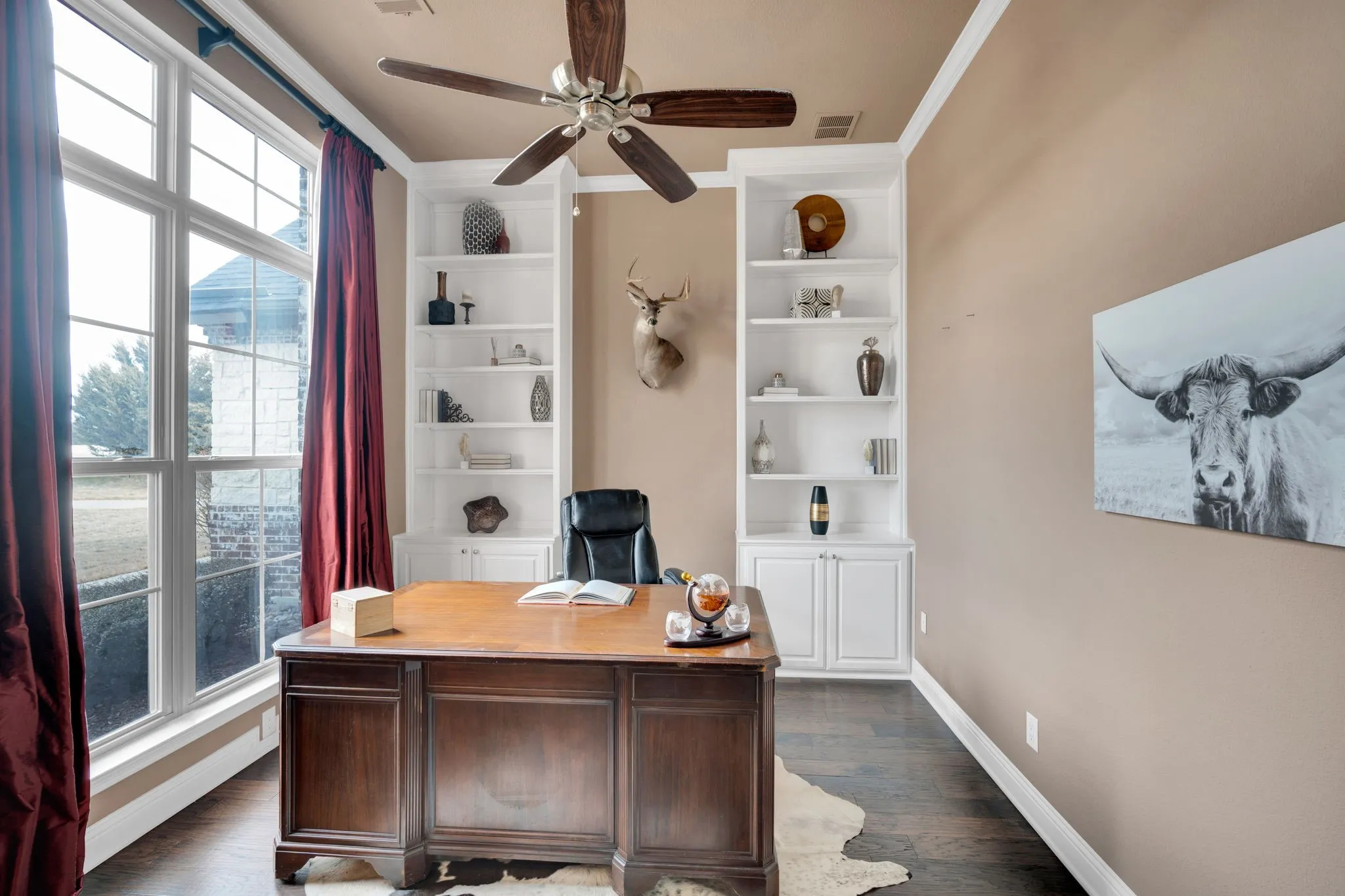 Single Family Residence For Sale in Ellis County , 136 Sullivan Way, Waxahachie, Texas 75167, 5 Bedroom, 5 Bathroom, 5 Garage spaces, 3,922 Sqft, built in 2017, Preowned, mls#21214812, Real Estate Agent in Waxahachie, Homes For Sale in Ellis county, Homes For Sale in Waxahachie, Realtor in Waxahachie Texas, Real Estate Brokerage Independent Realty Texas, Luminita Cordes Realtor