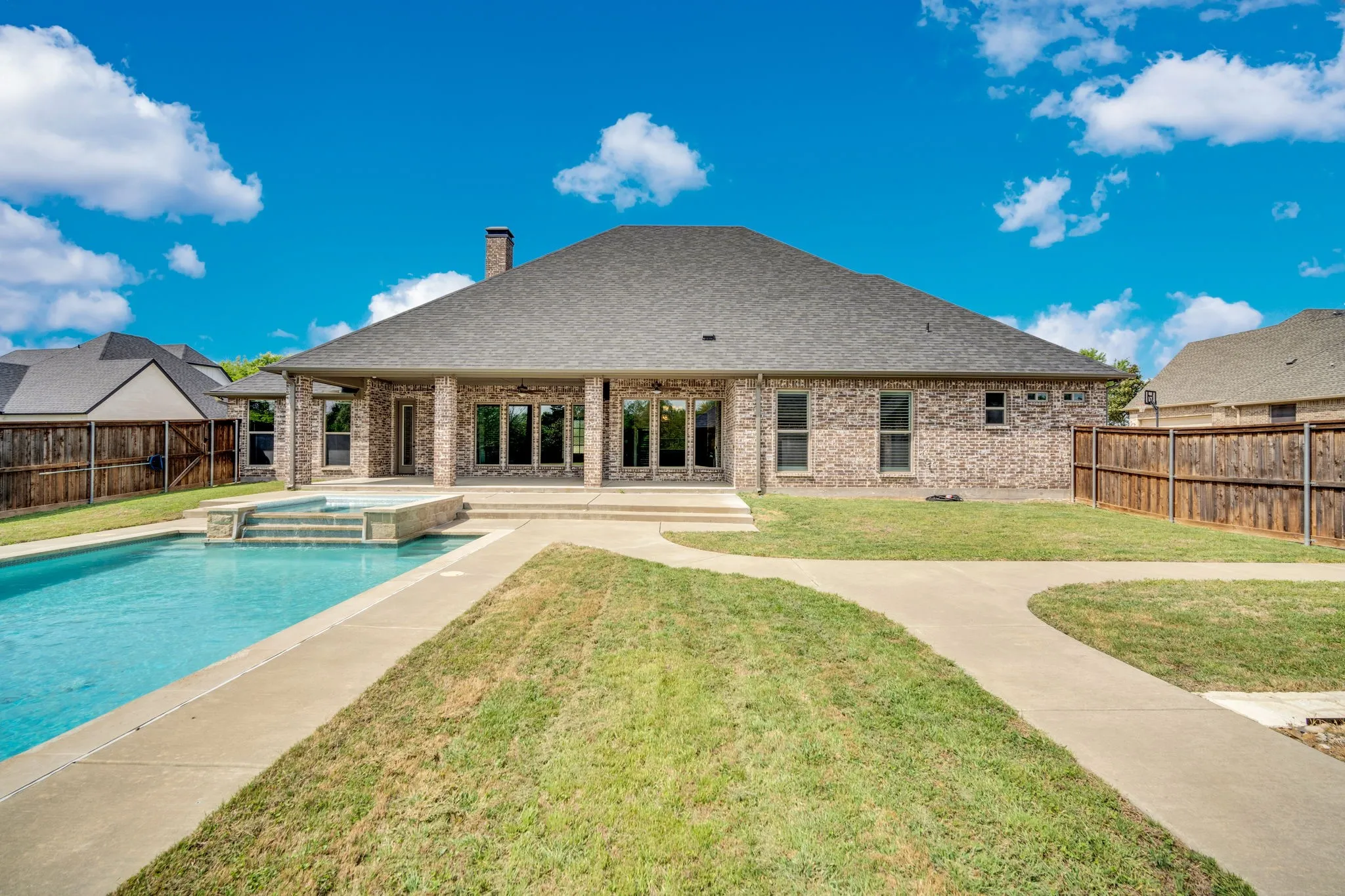 Single Family Residence For Sale in Ellis County , 136 Sullivan Way, Waxahachie, Texas 75167, 5 Bedroom, 5 Bathroom, 5 Garage spaces, 3,922 Sqft, built in 2017, Preowned, mls#21214812, Real Estate Agent in Waxahachie, Homes For Sale in Ellis county, Homes For Sale in Waxahachie, Realtor in Waxahachie Texas, Real Estate Brokerage Independent Realty Texas, Luminita Cordes Realtor