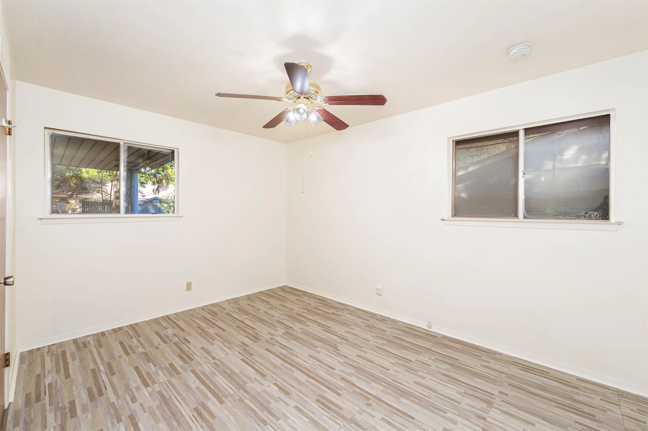 Spare room with light wood-style floors and a ceiling​​‌​​​​‌​​‌‌​‌‌​​​‌‌​‌​‌​‌​​​‌​​ fan