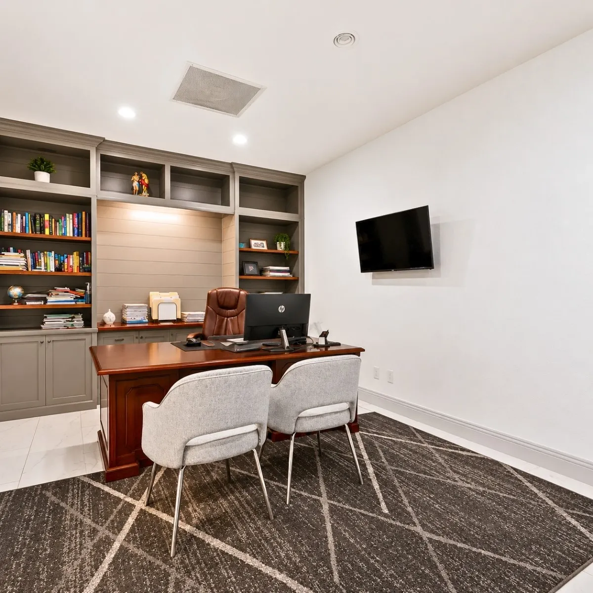 Office For Rent in Tarrant County , 4059 Bryan Avenue 100, Fort Worth, Texas 76110, 0, 0, Garage spaces, 0 Sqft, built in 1980, Preowned, Price $12, mls#21219945, Real Estate Agent in Fort Worth, Homes For Rent in Tarrant county, Homes For Rent in Fort Worth, Realtor in Fort Worth Texas, Real Estate Brokerage Independent Realty Texas, Luminita Cordes Realtor