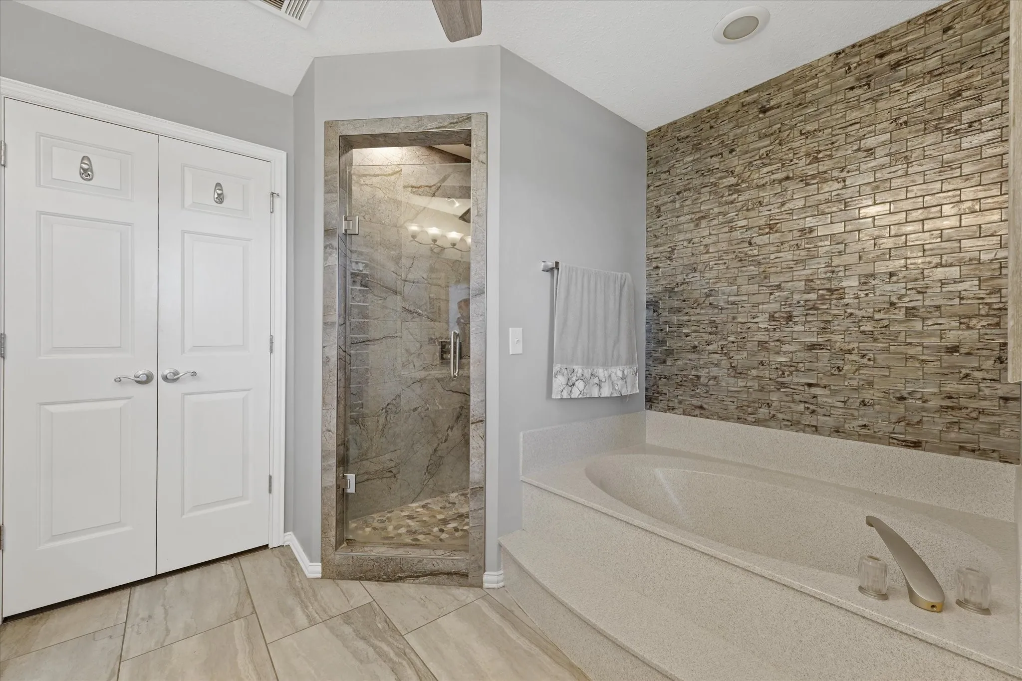 Single Family Residence For Sale in Collin County , 6 Park Lane, Lucas, Texas 75002, 4 Bedroom, 3 Bathroom, 4 Garage spaces, 3,109 Sqft, built in 1990, mls#21218310, Real Estate Agent in Lucas, Homes For Sale in Collin county, Homes For Sale in Lucas, Realtor in Lucas Texas, Real Estate Brokerage Independent Realty Texas, Luminita Cordes Realtor