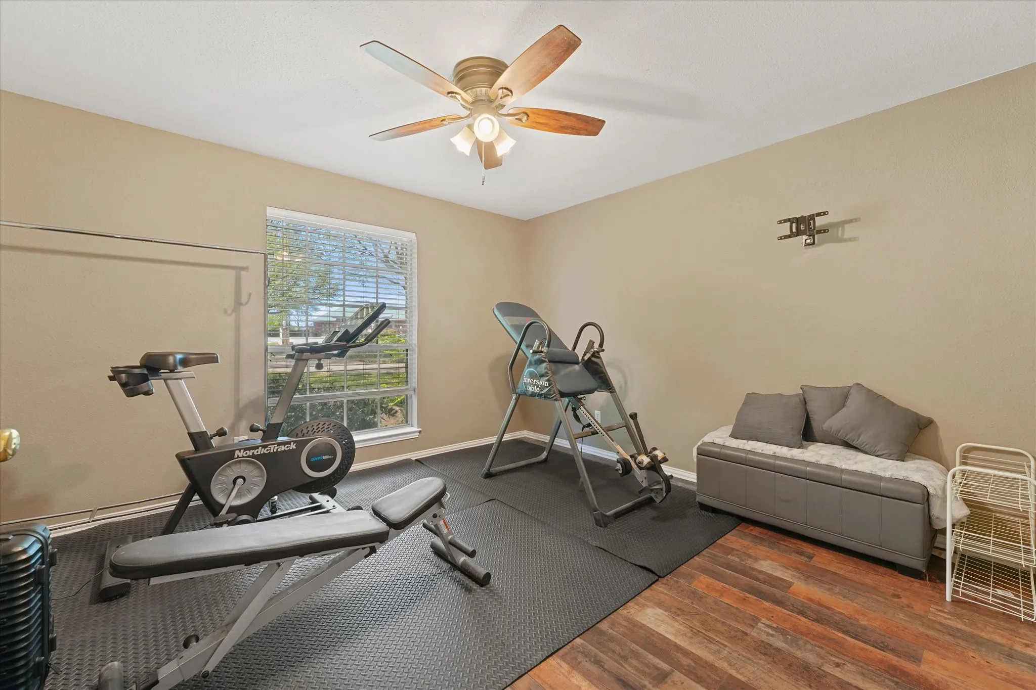 Single Family Residence For Sale in Collin County , 6 Park Lane, Lucas, Texas 75002, 4 Bedroom, 3 Bathroom, 4 Garage spaces, 3,109 Sqft, built in 1990, mls#21218310, Real Estate Agent in Lucas, Homes For Sale in Collin county, Homes For Sale in Lucas, Realtor in Lucas Texas, Real Estate Brokerage Independent Realty Texas, Luminita Cordes Realtor