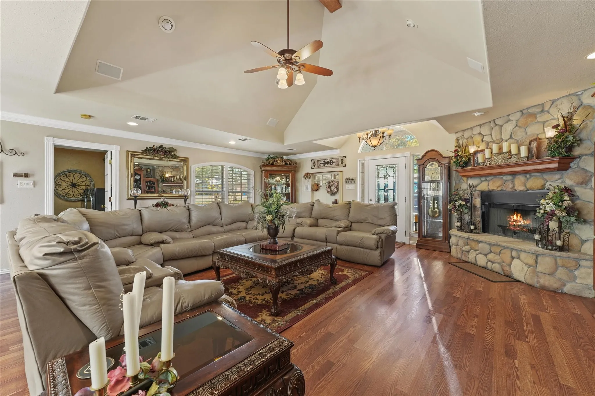 Single Family Residence For Sale in Collin County , 6 Park Lane, Lucas, Texas 75002, 4 Bedroom, 3 Bathroom, 4 Garage spaces, 3,109 Sqft, built in 1990, mls#21218310, Real Estate Agent in Lucas, Homes For Sale in Collin county, Homes For Sale in Lucas, Realtor in Lucas Texas, Real Estate Brokerage Independent Realty Texas, Luminita Cordes Realtor