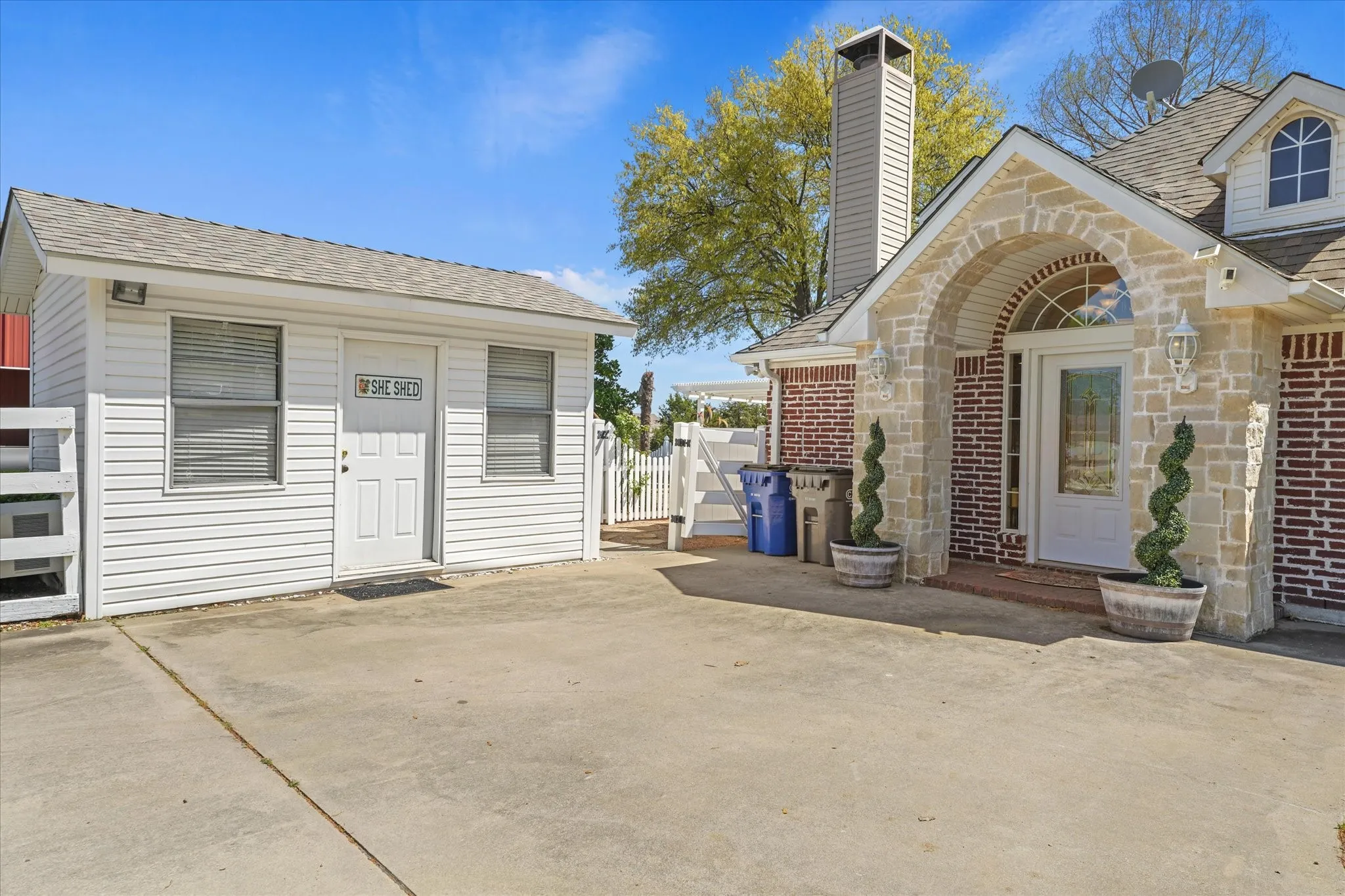 Single Family Residence For Sale in Collin County , 6 Park Lane, Lucas, Texas 75002, 4 Bedroom, 3 Bathroom, 4 Garage spaces, 3,109 Sqft, built in 1990, mls#21218310, Real Estate Agent in Lucas, Homes For Sale in Collin county, Homes For Sale in Lucas, Realtor in Lucas Texas, Real Estate Brokerage Independent Realty Texas, Luminita Cordes Realtor