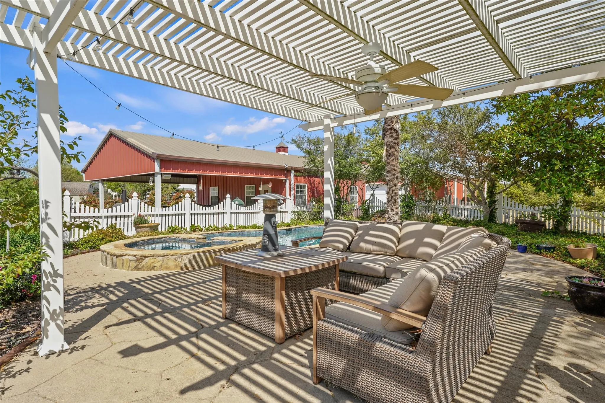 Single Family Residence For Sale in Collin County , 6 Park Lane, Lucas, Texas 75002, 4 Bedroom, 3 Bathroom, 4 Garage spaces, 3,109 Sqft, built in 1990, mls#21218310, Real Estate Agent in Lucas, Homes For Sale in Collin county, Homes For Sale in Lucas, Realtor in Lucas Texas, Real Estate Brokerage Independent Realty Texas, Luminita Cordes Realtor