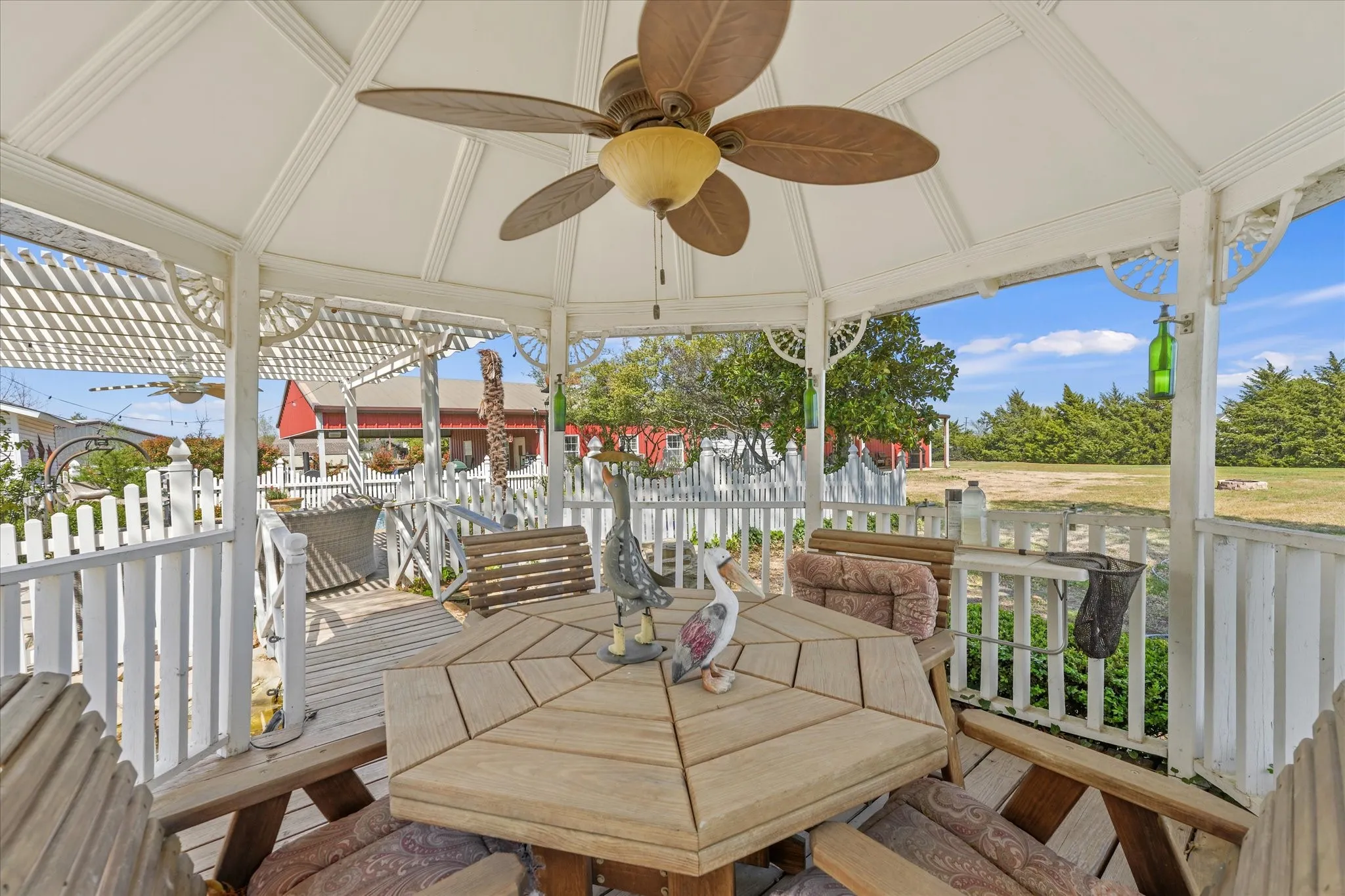 Single Family Residence For Sale in Collin County , 6 Park Lane, Lucas, Texas 75002, 4 Bedroom, 3 Bathroom, 4 Garage spaces, 3,109 Sqft, built in 1990, mls#21218310, Real Estate Agent in Lucas, Homes For Sale in Collin county, Homes For Sale in Lucas, Realtor in Lucas Texas, Real Estate Brokerage Independent Realty Texas, Luminita Cordes Realtor